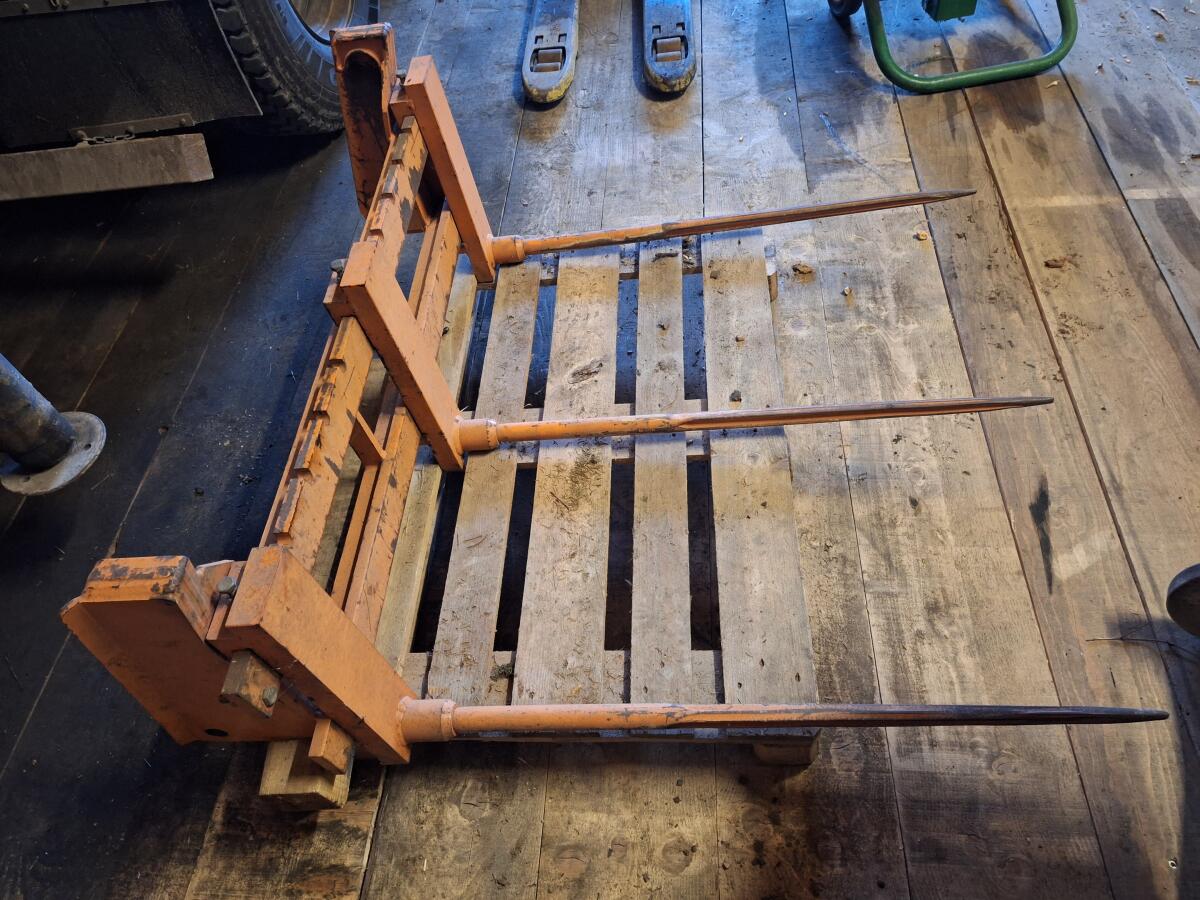 Hauer Palettengabel mit Ballenspieß 3