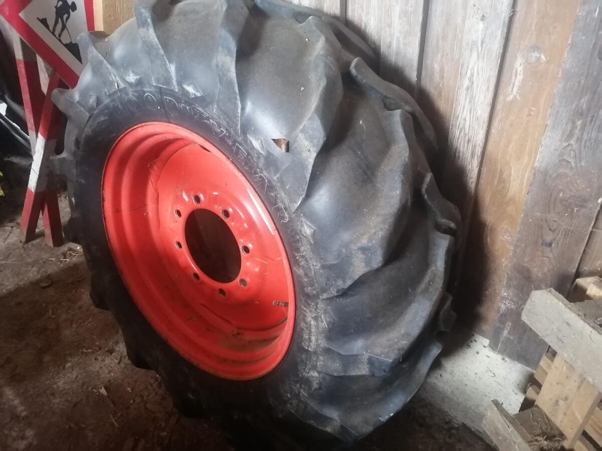 Felgen mit Reifen 14.9-26 2