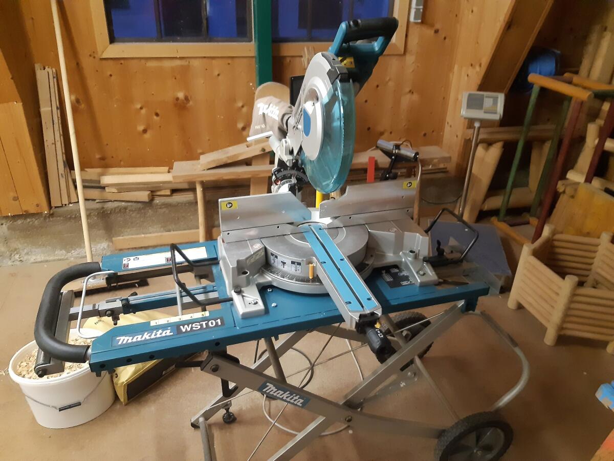 Kapp- und Gehrungssäge Makita LS1216X 3