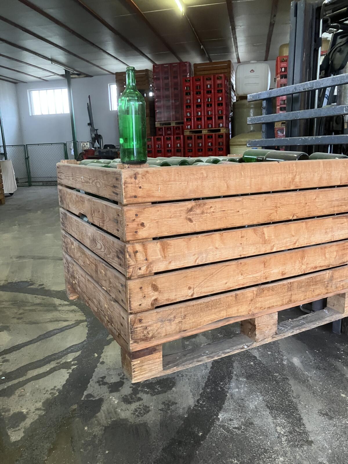Großkisten mit Flaschen 3