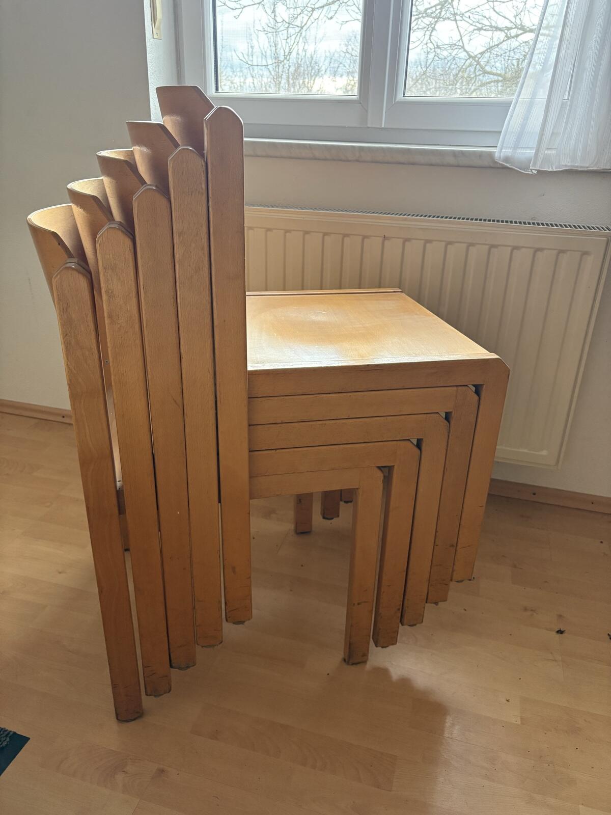 Holzsessel stapelbar 2