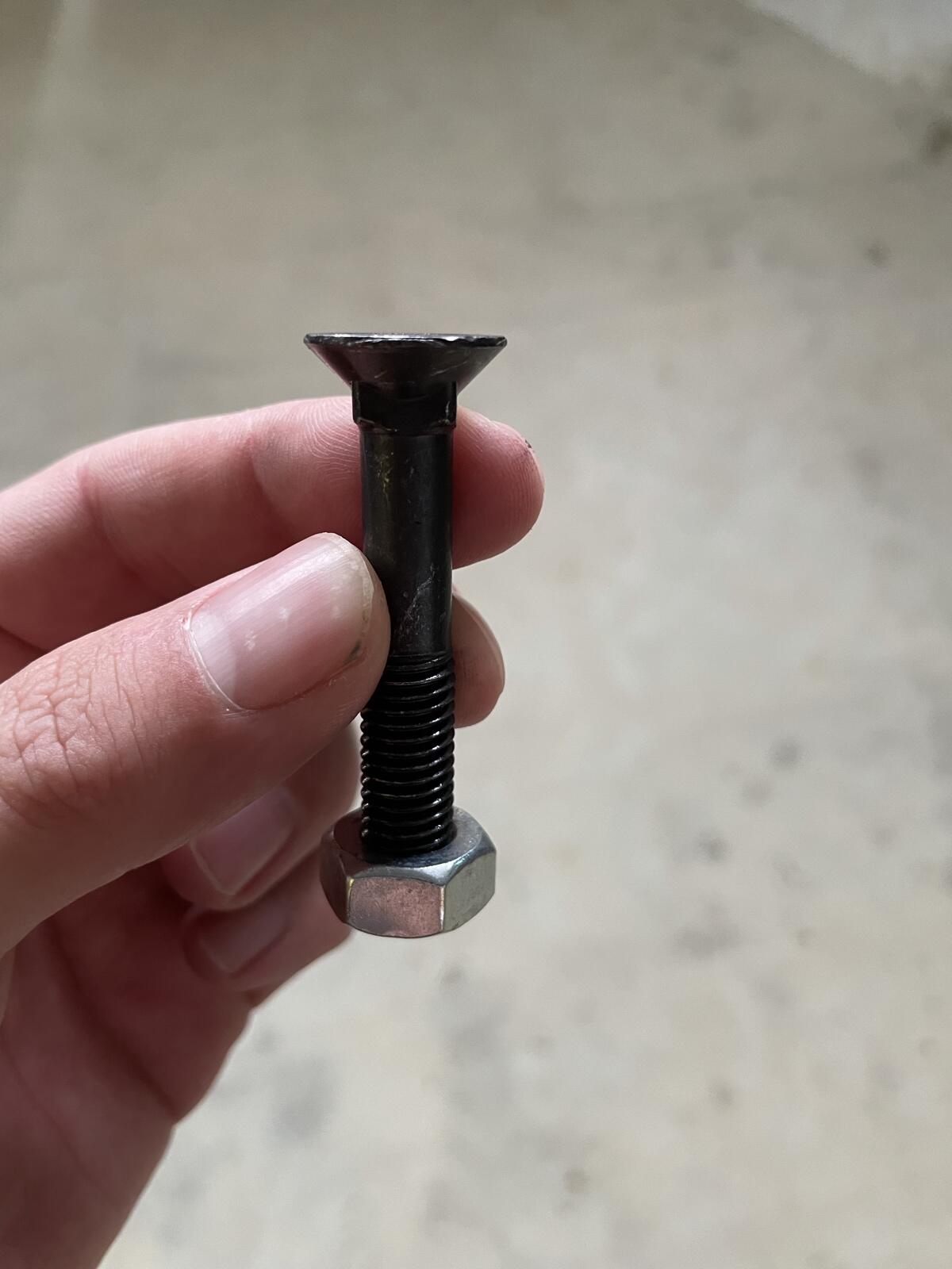 Verkaufe Pflug und Grubber Schrauben 2