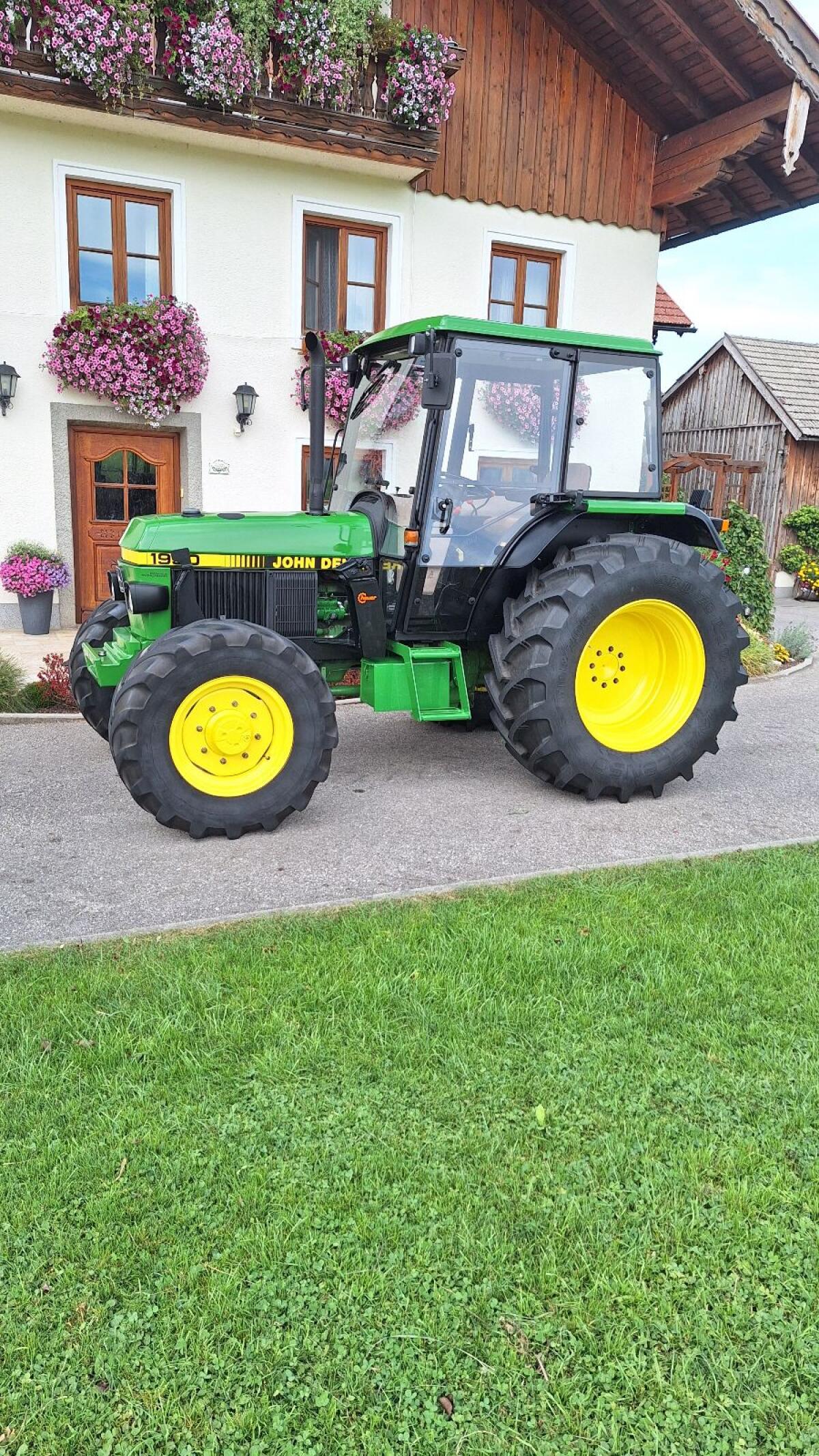John Deere 1850 2