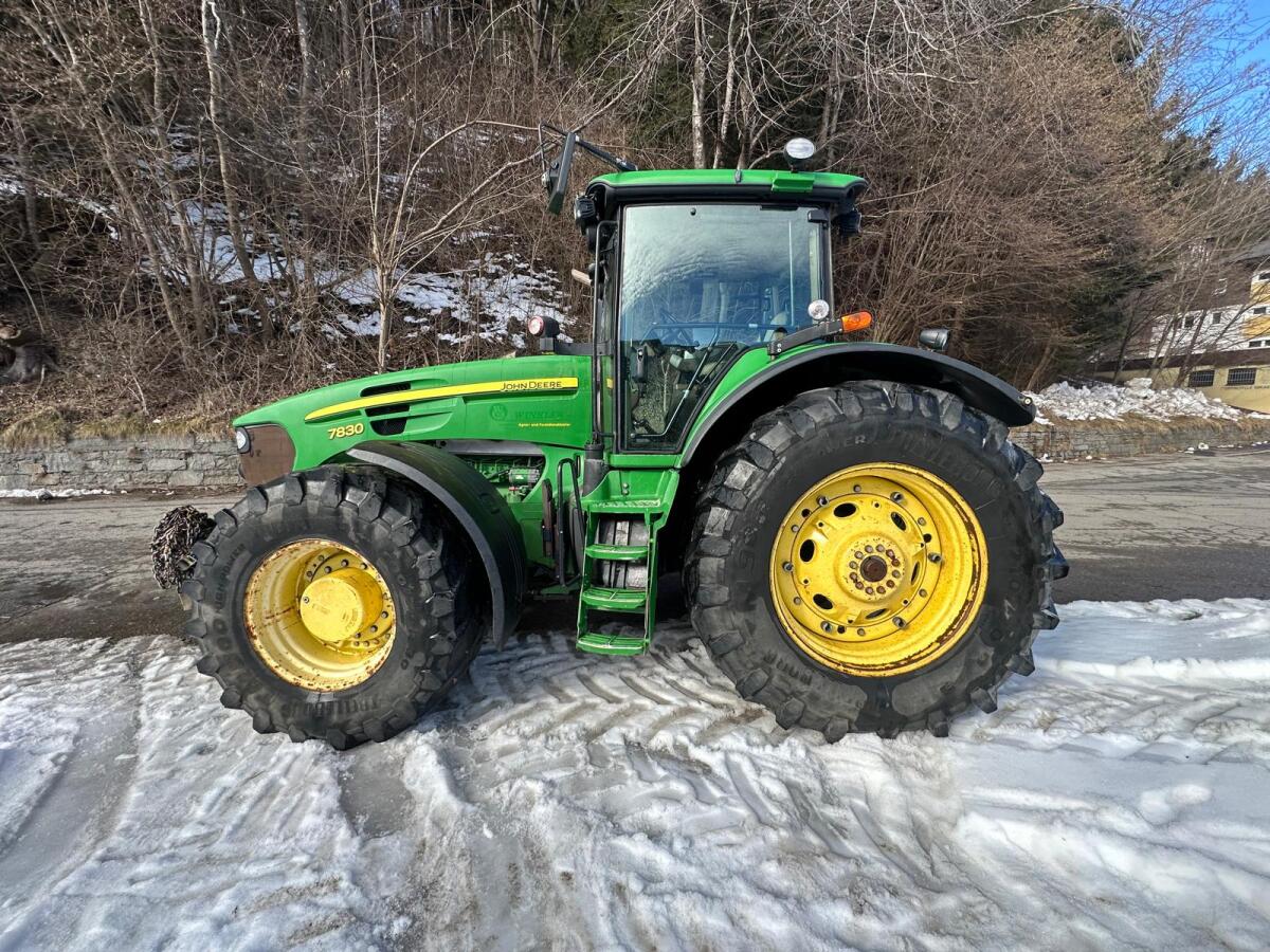Traktor John Deere 7830 2