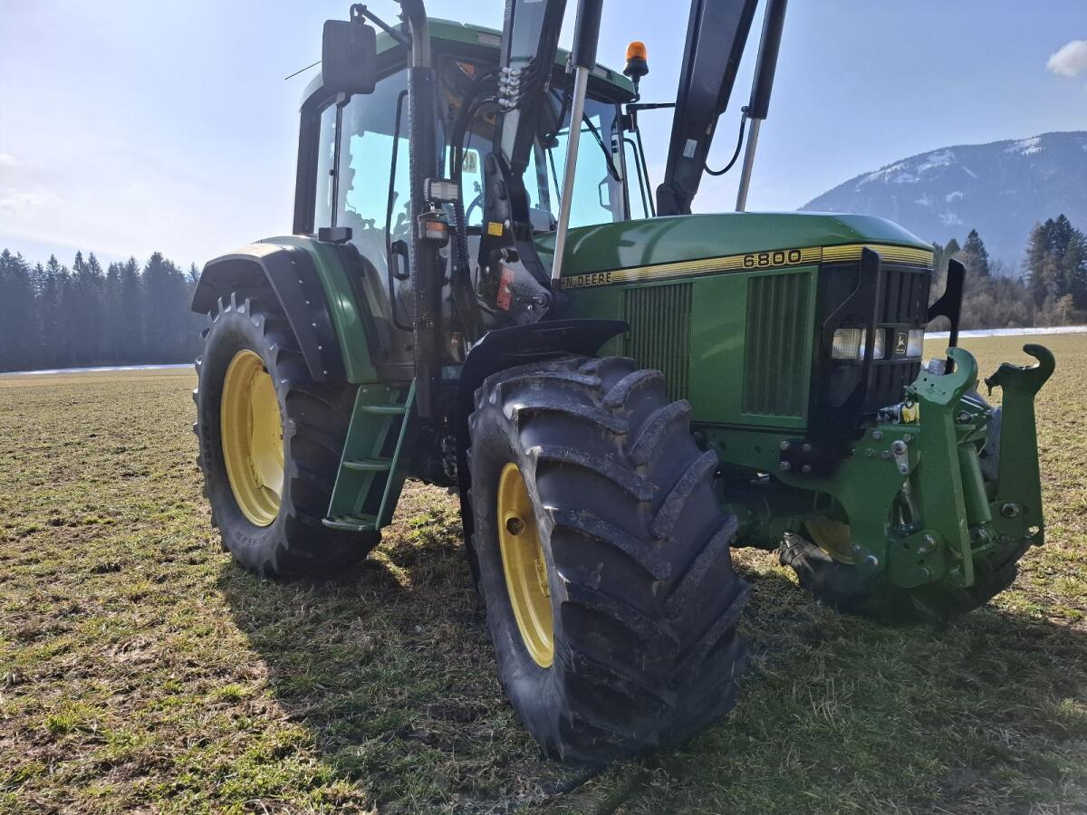 John Deere 6800 2