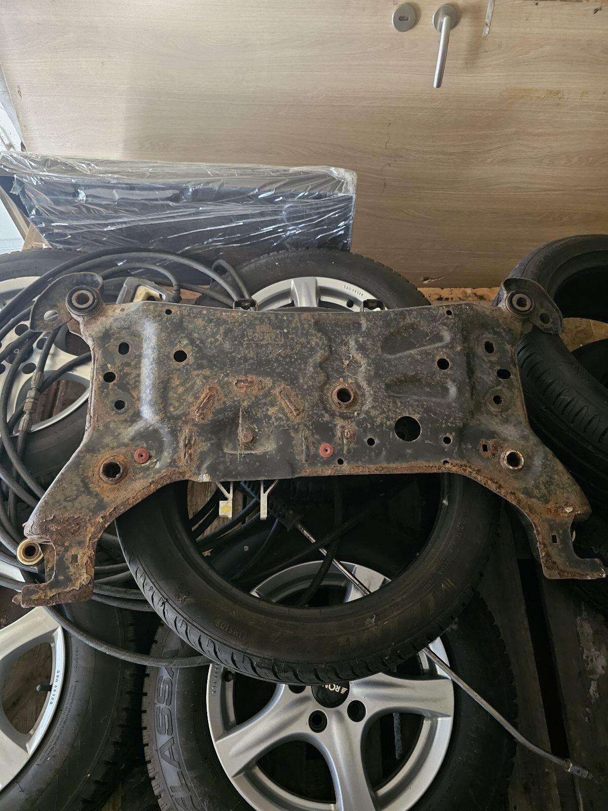 Ford Focus Mk3 Vorderachsträger 2