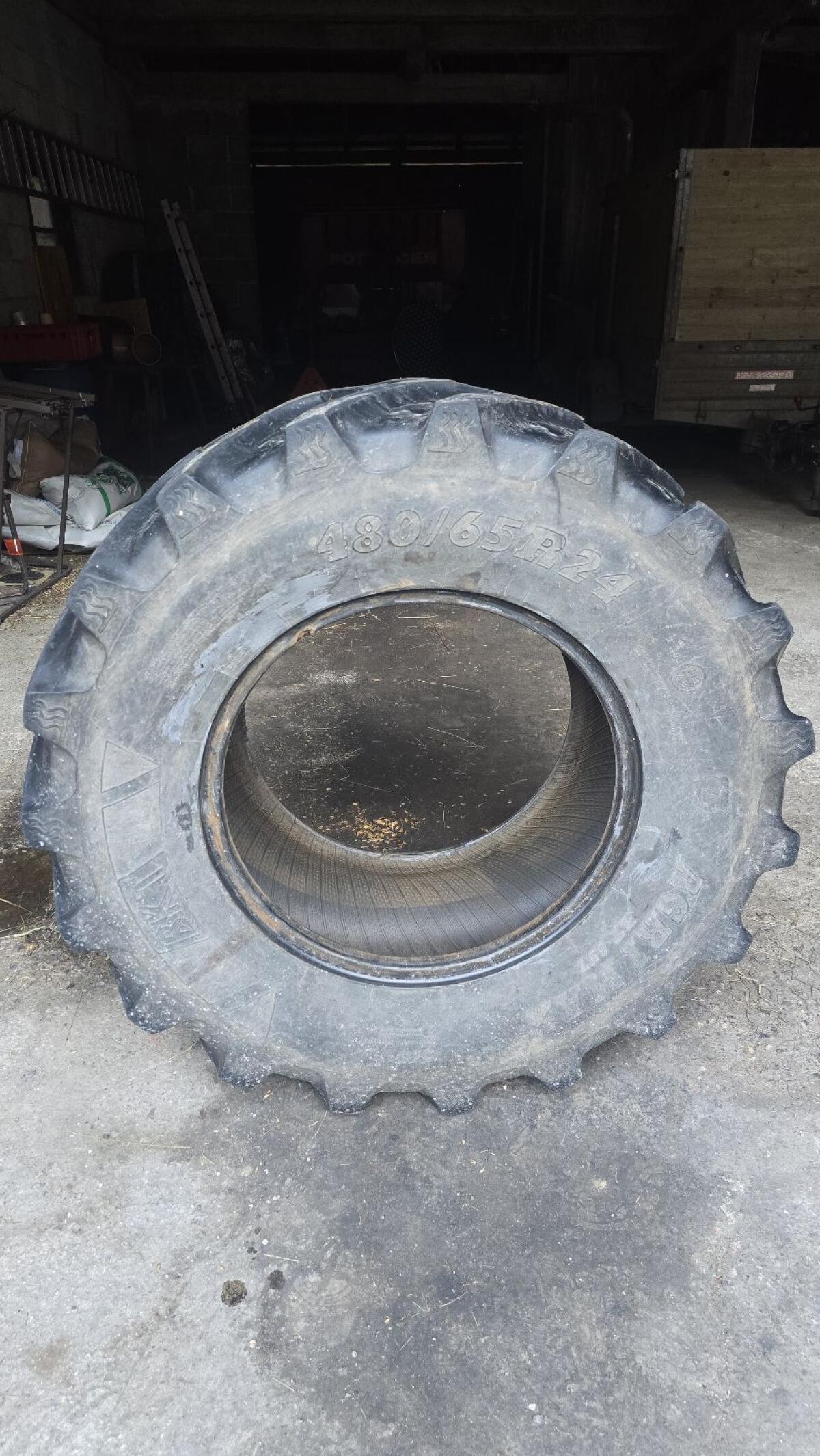 Reifen 480/65 R 24 2