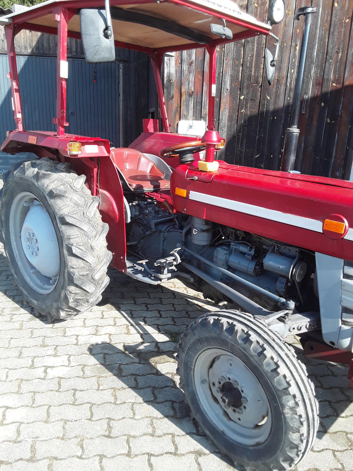 Massey Ferguson 135 Traktor 2