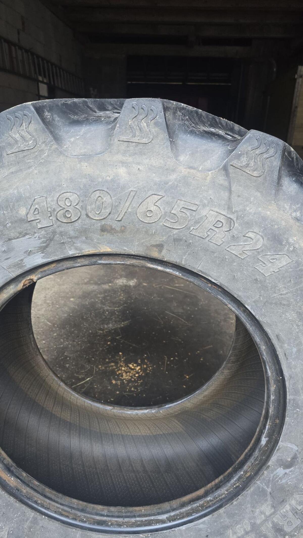 Reifen 480/65 R 24 3