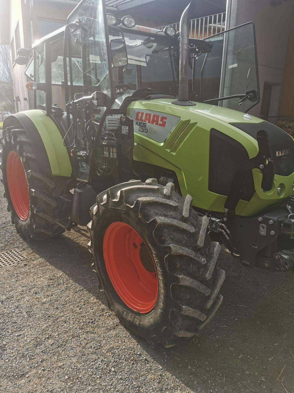 Claas Axos 320 2