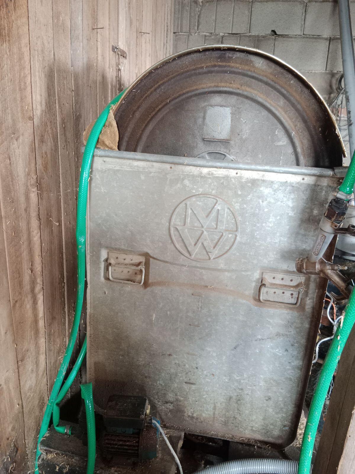 Dieseltank mit Auffangwanne 2