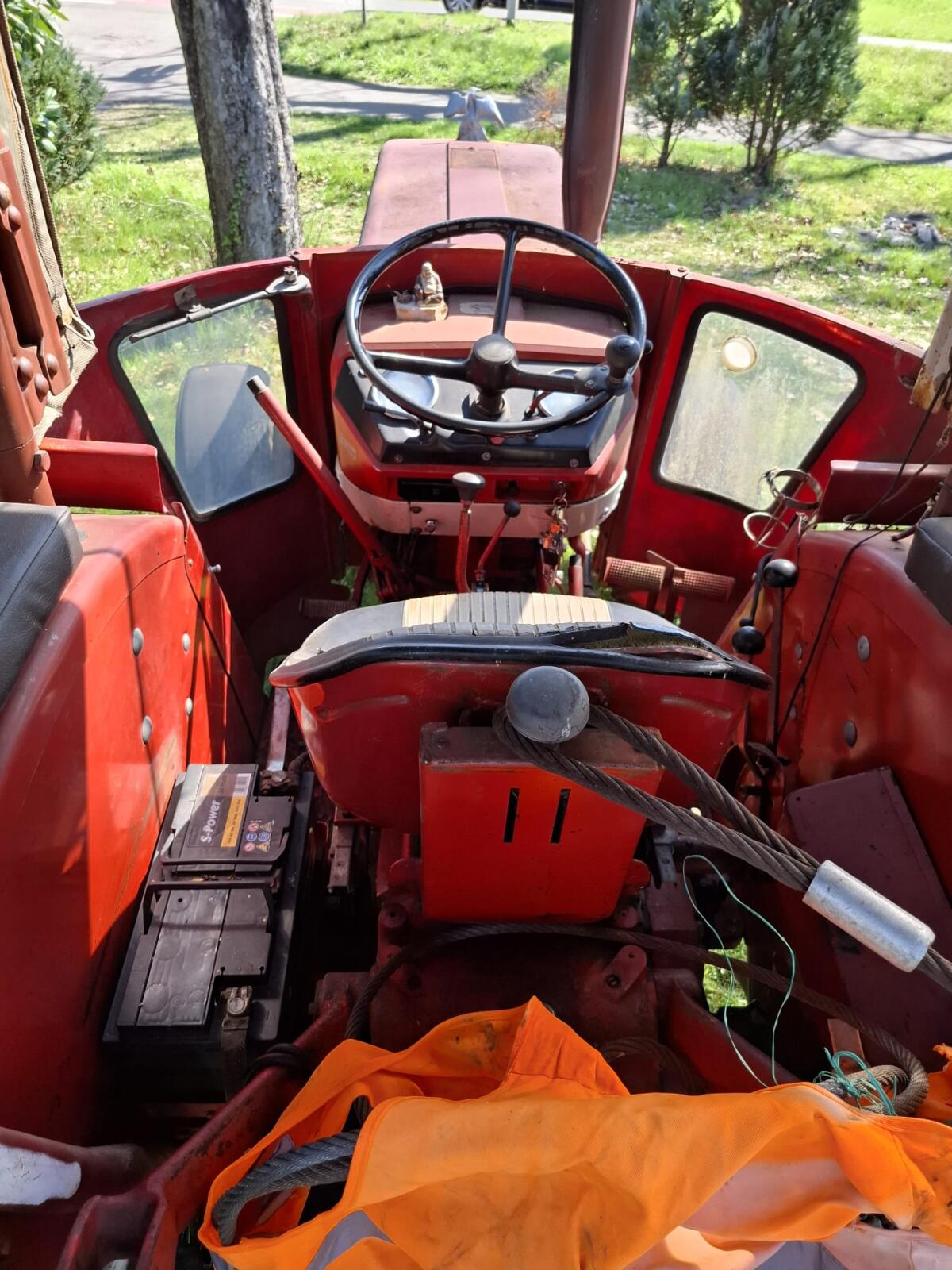 Traktor McCormick 353 3
