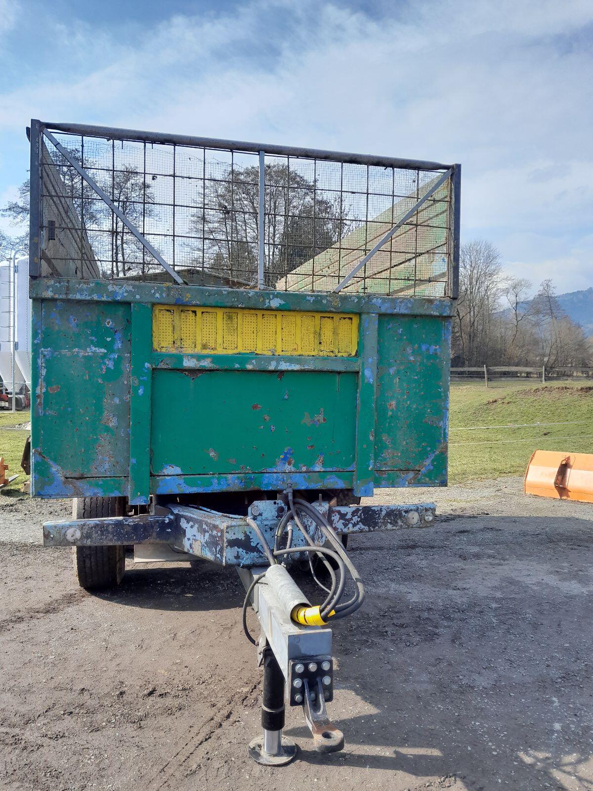 Kipper mit Muldenaufbau 3