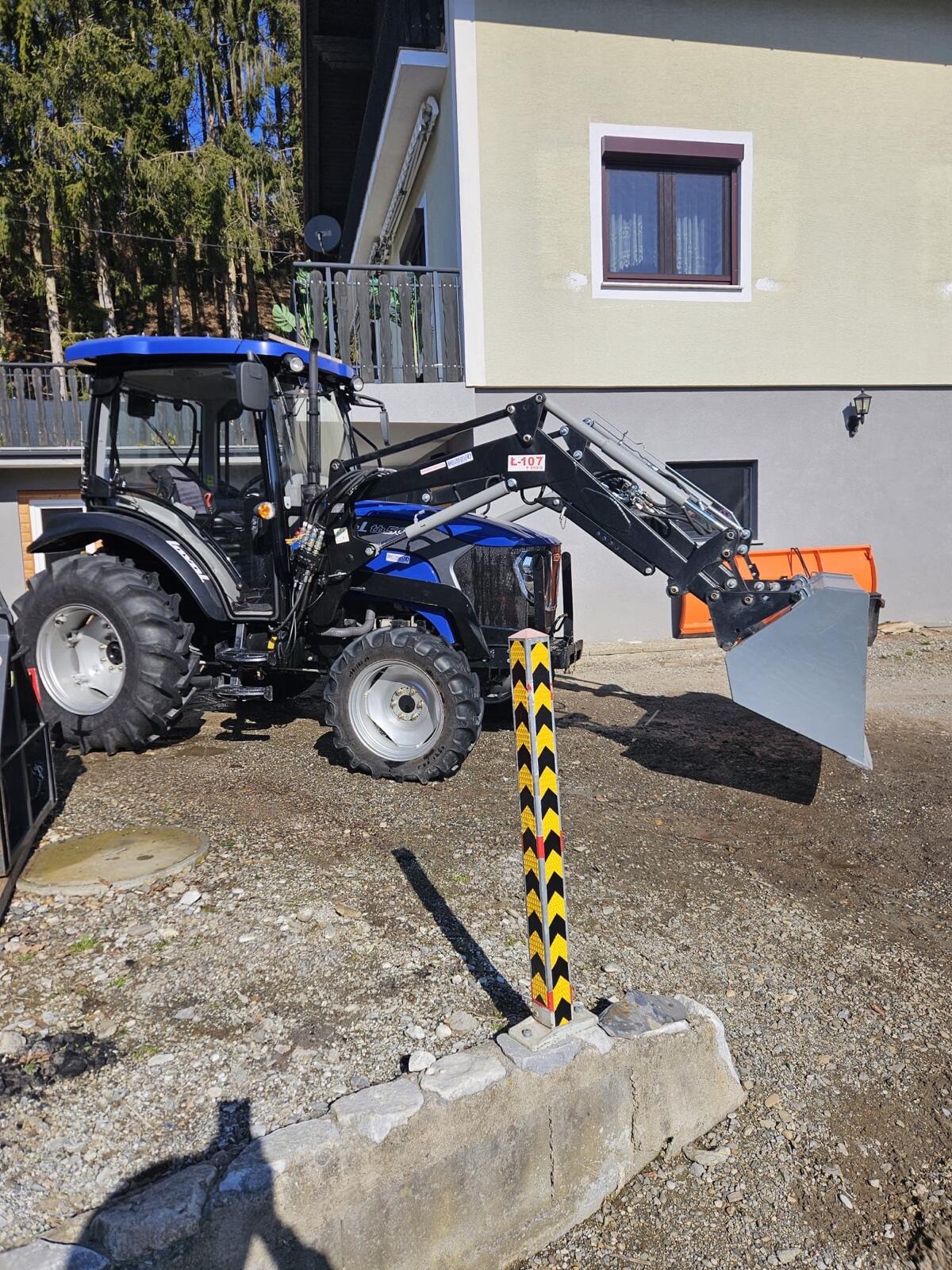 Lovol TB504C Traktor 3