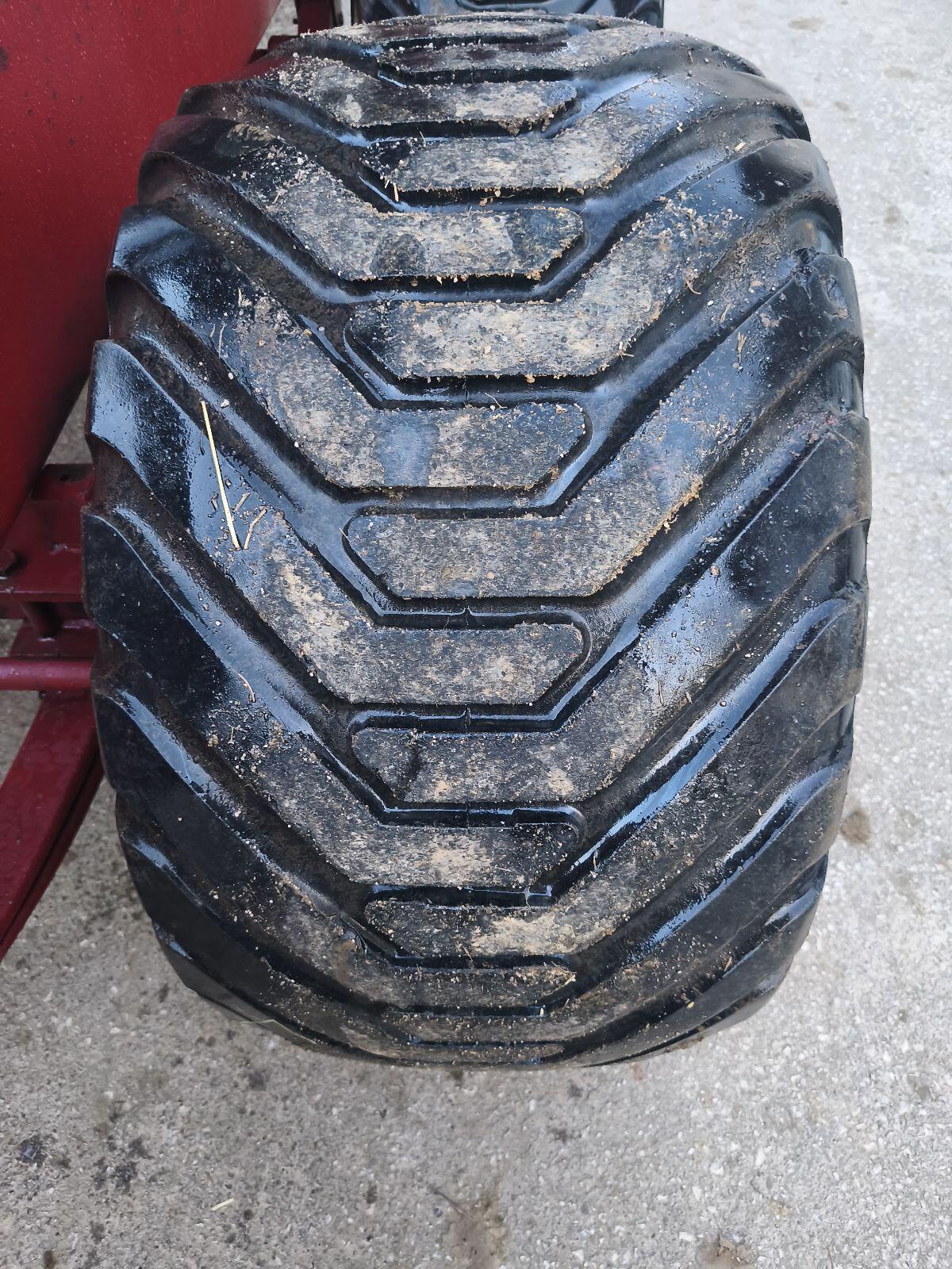 Reifen 550/45 22,5 3