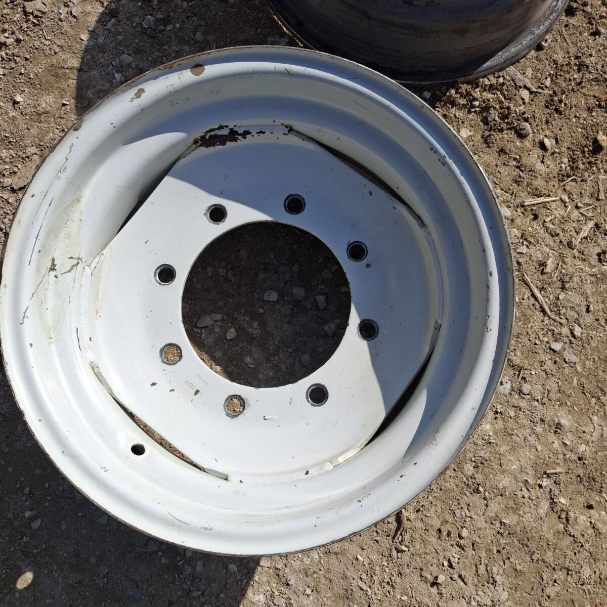 Felgen für Traktor Lindner 3