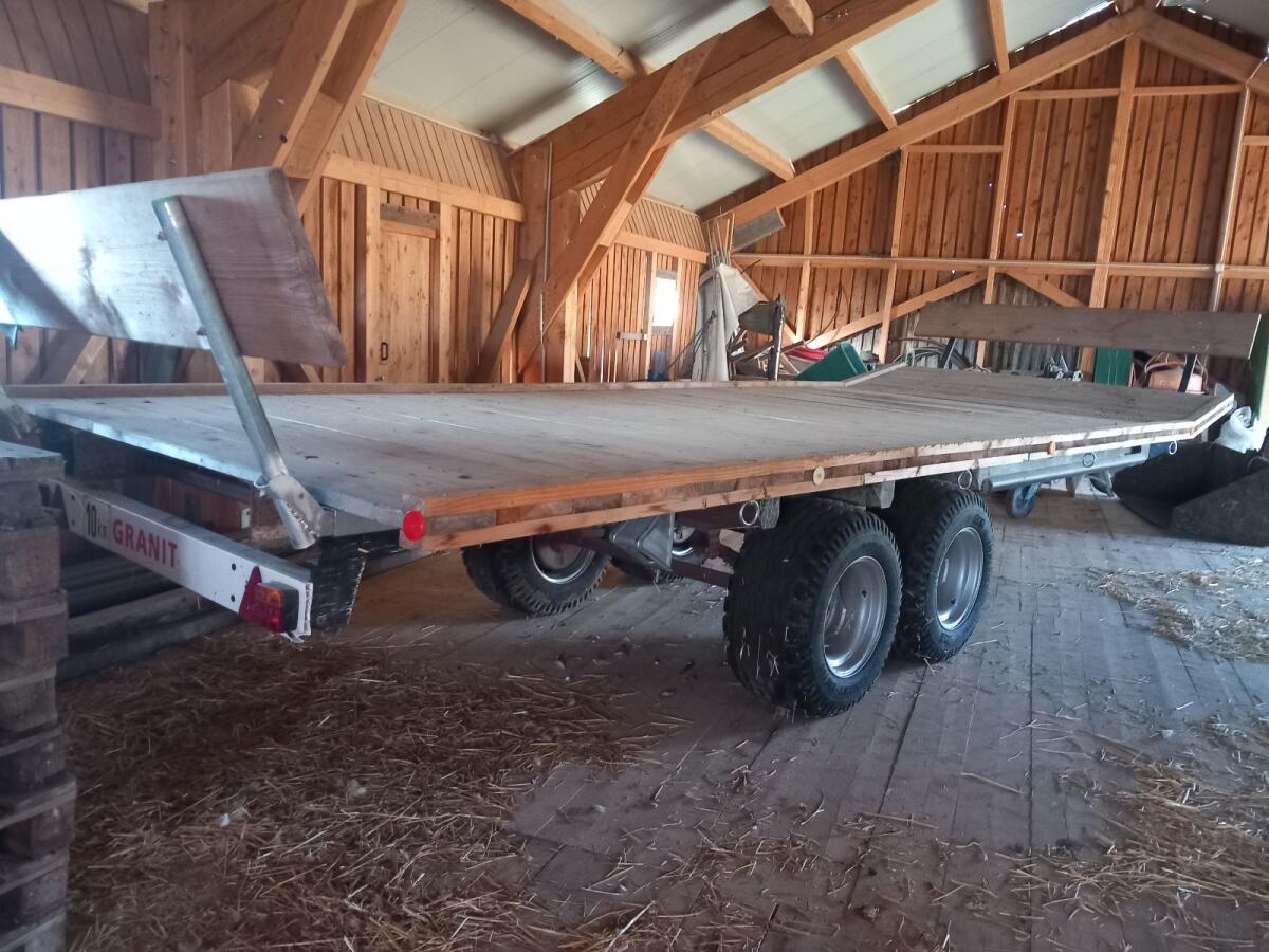 Rundballenanhänger 2