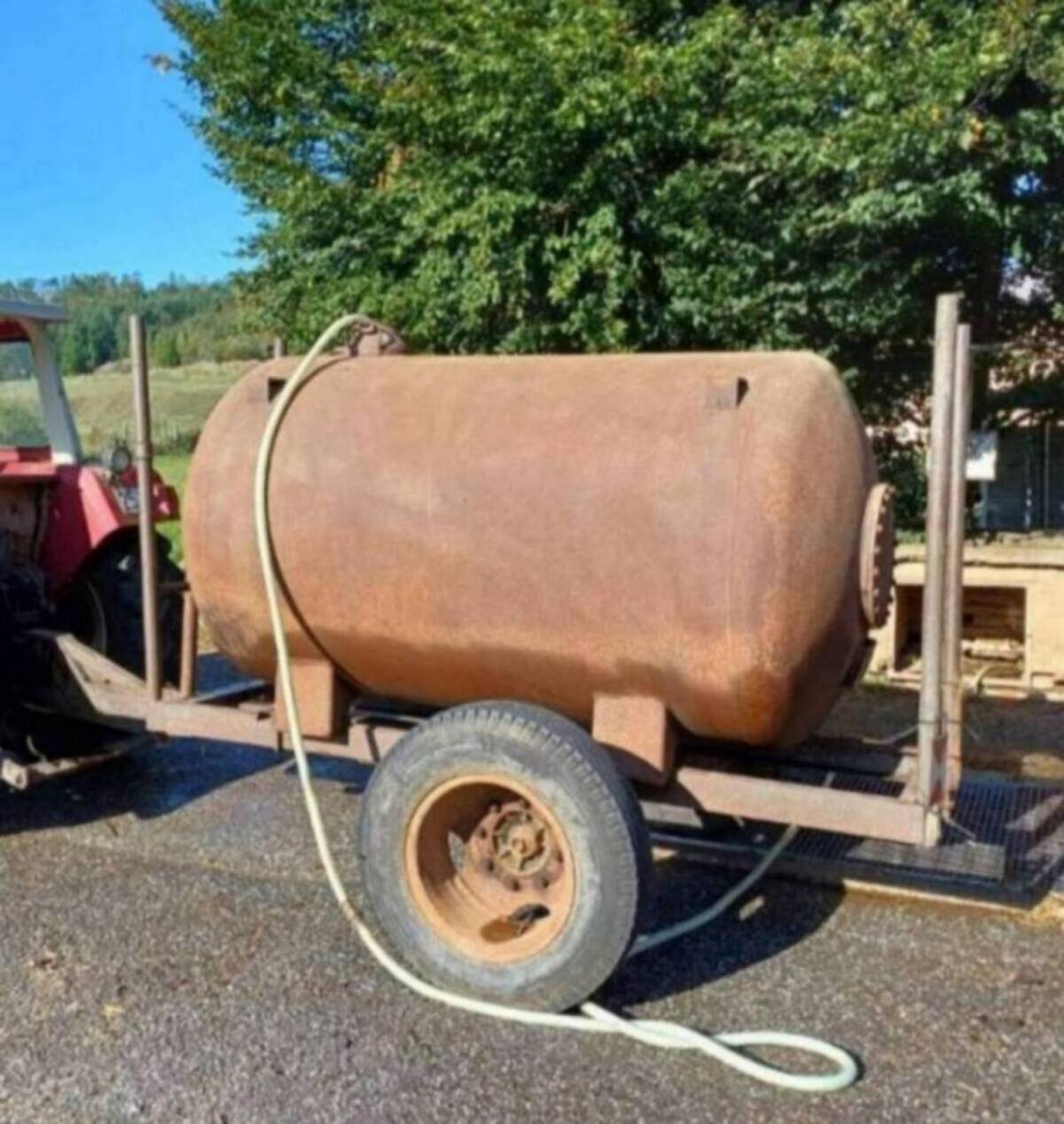 Scheiterwagen Holzwagen Wassertank Kombination 2