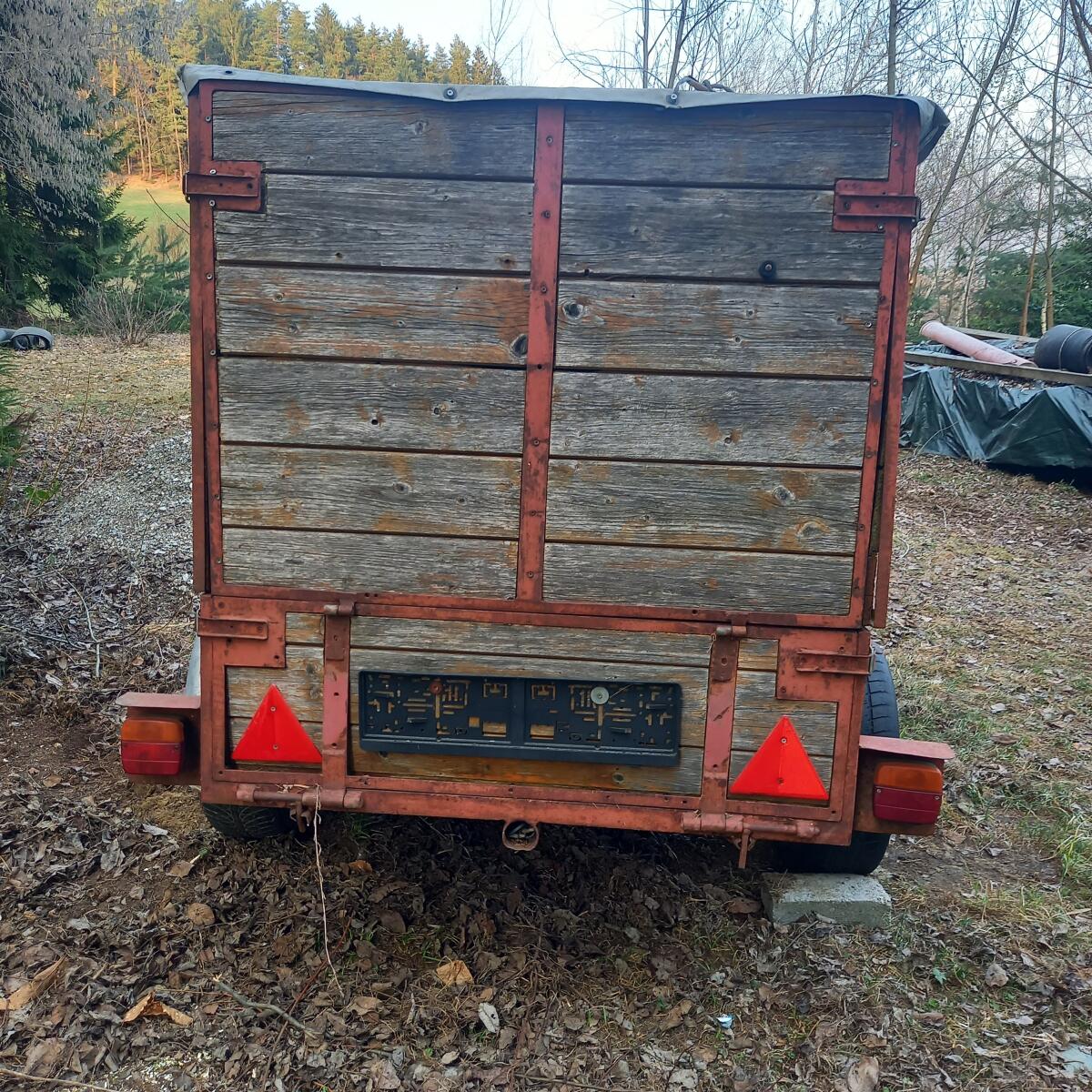 Alter Autoanhänger 2