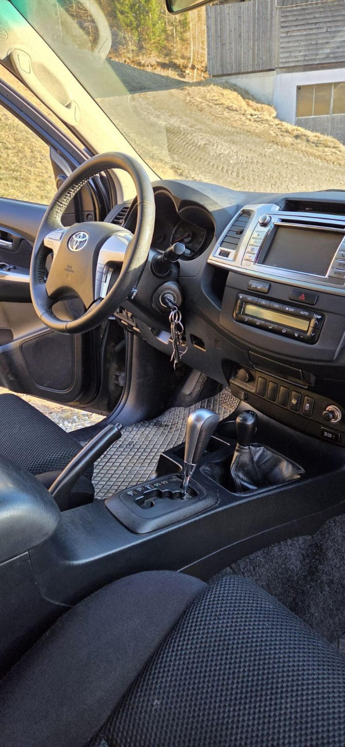 Toyota Hilux 3