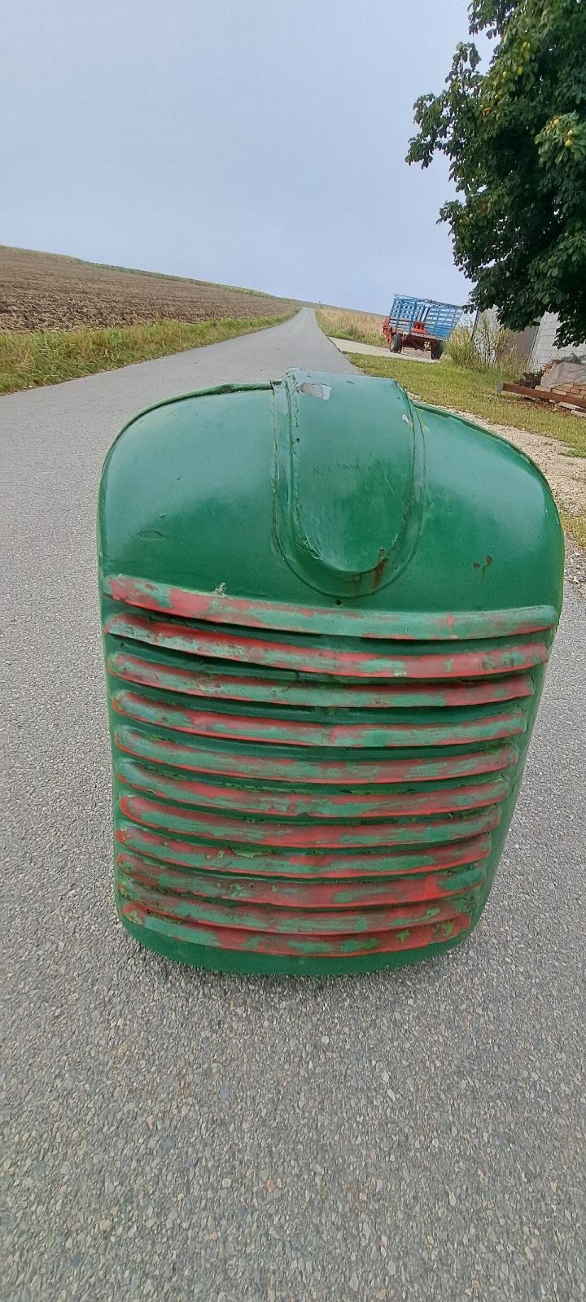 Steyr T84 Motorhaube 2