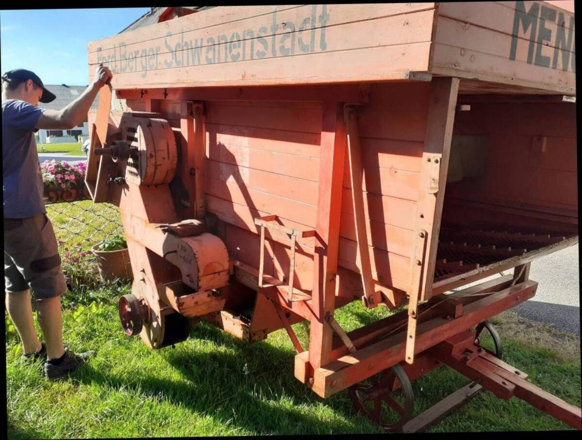Alte Dreschmaschine 2