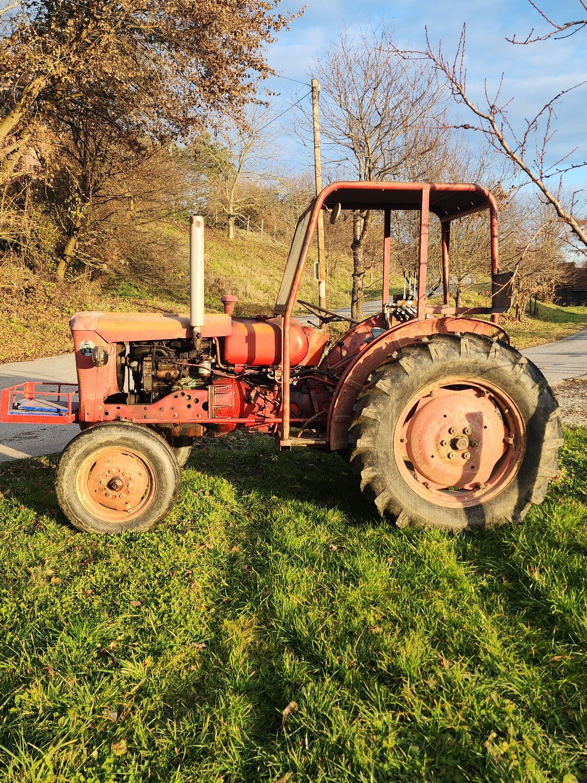 Volvo BM T320 Traktor 2