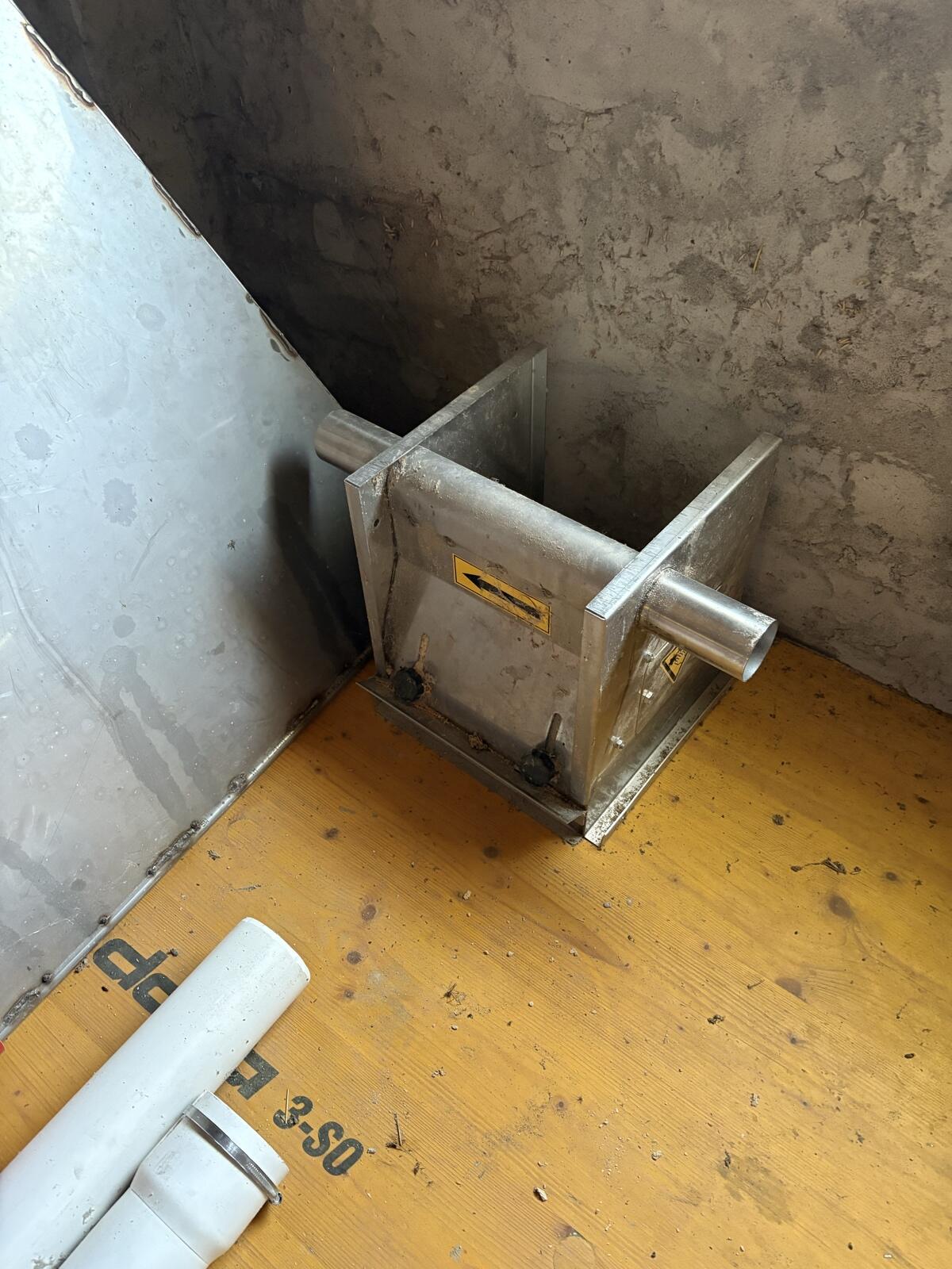 Trockenfütteranlage mit Kettenantrieb 3