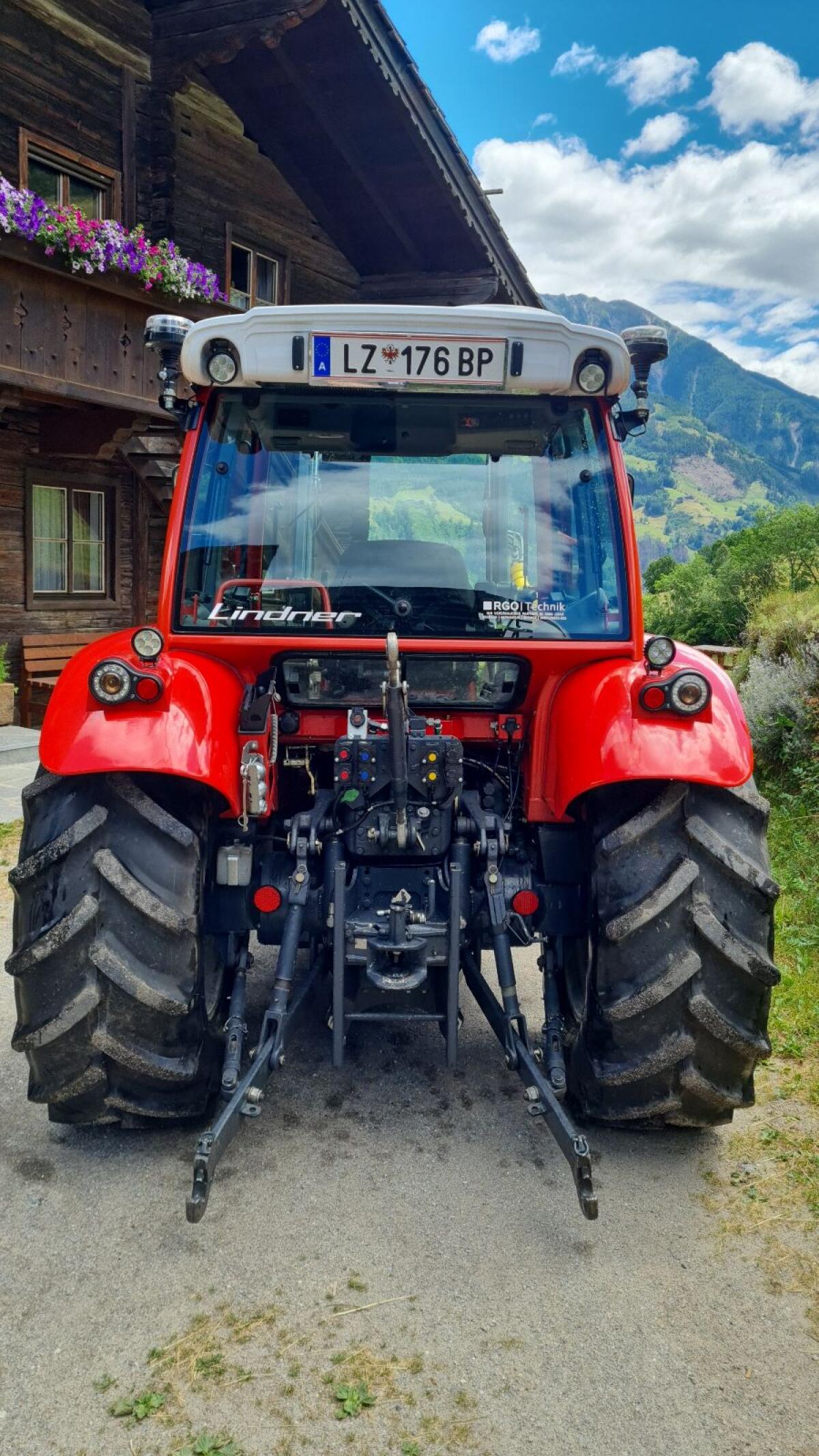 Lindner Geo 84 Traktor 2