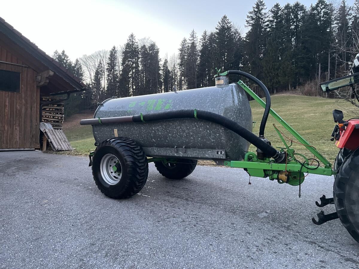 Güllefass Bauer 5400l 2