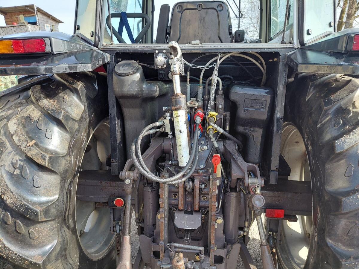 Massey Ferguson 3065 Traktor 2