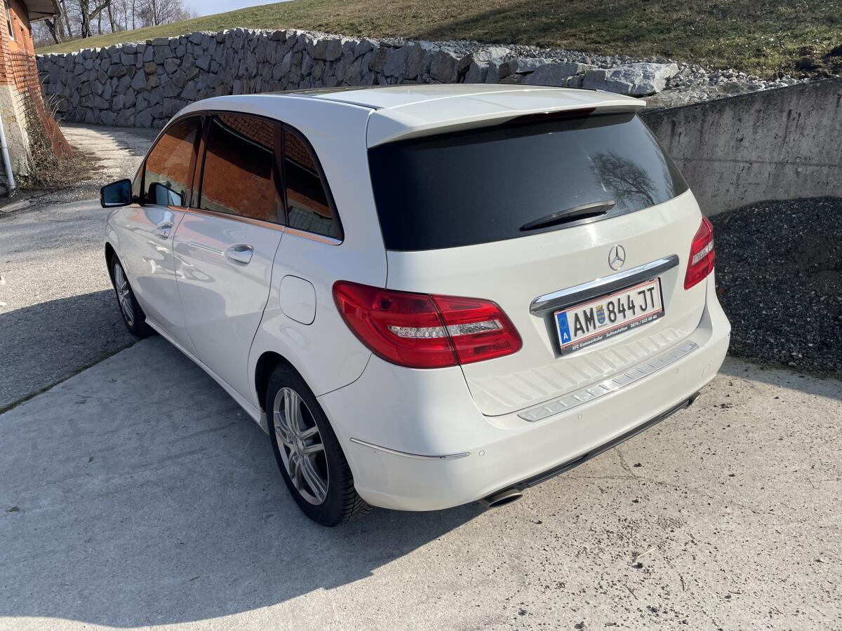Mercedes B200 2