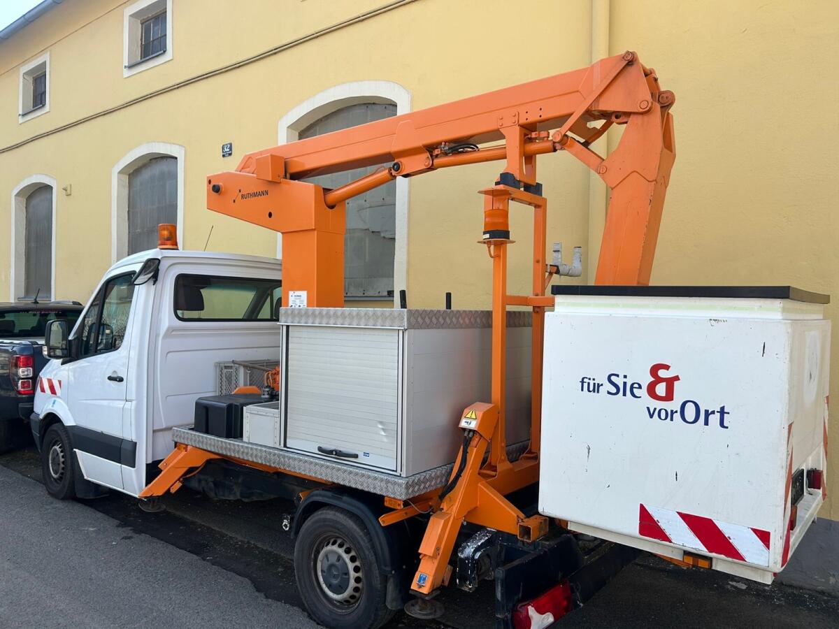 Mercedes Benz Sprinter mit Hebebühne 3