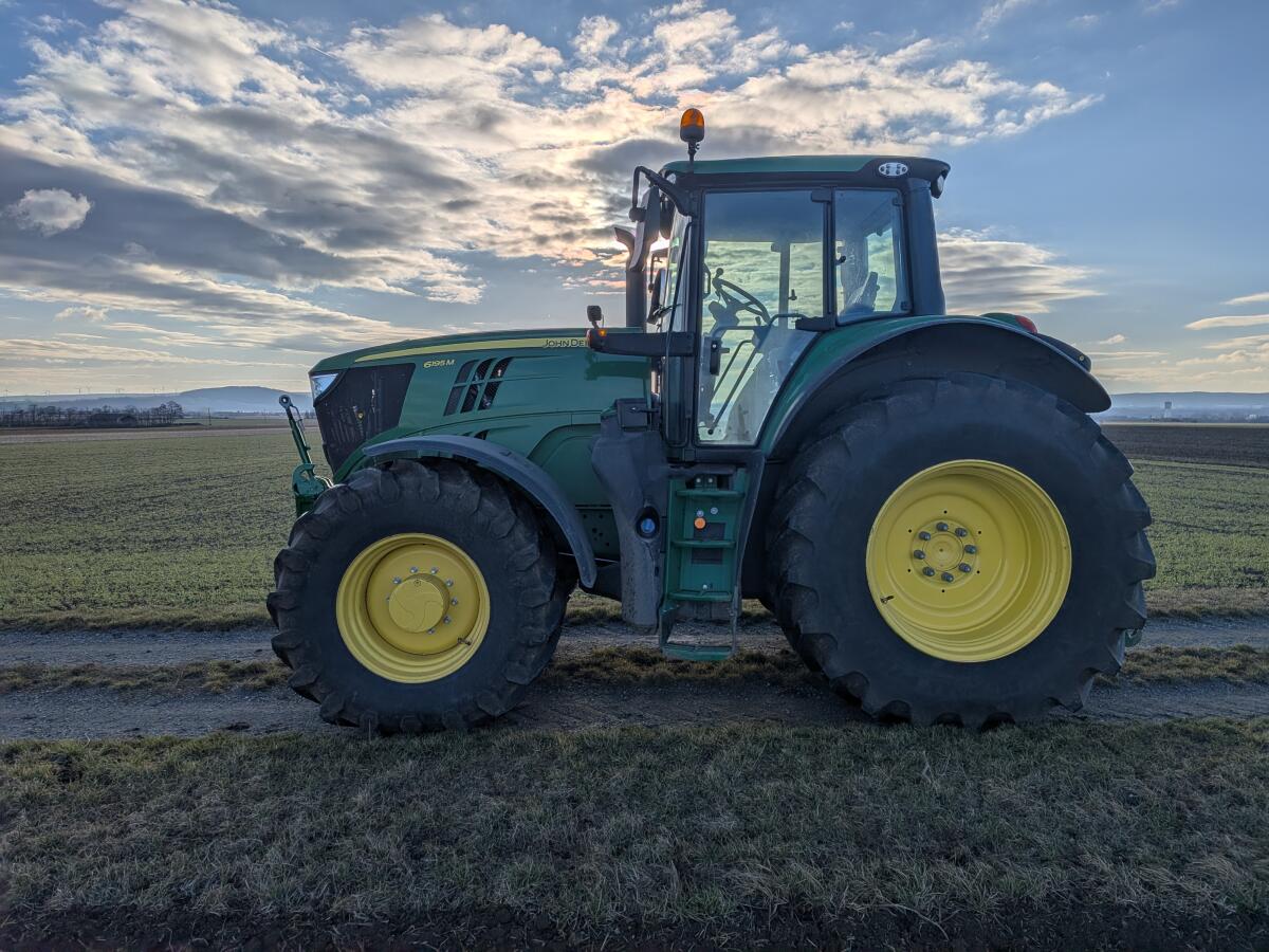 John Deere 6195M 2