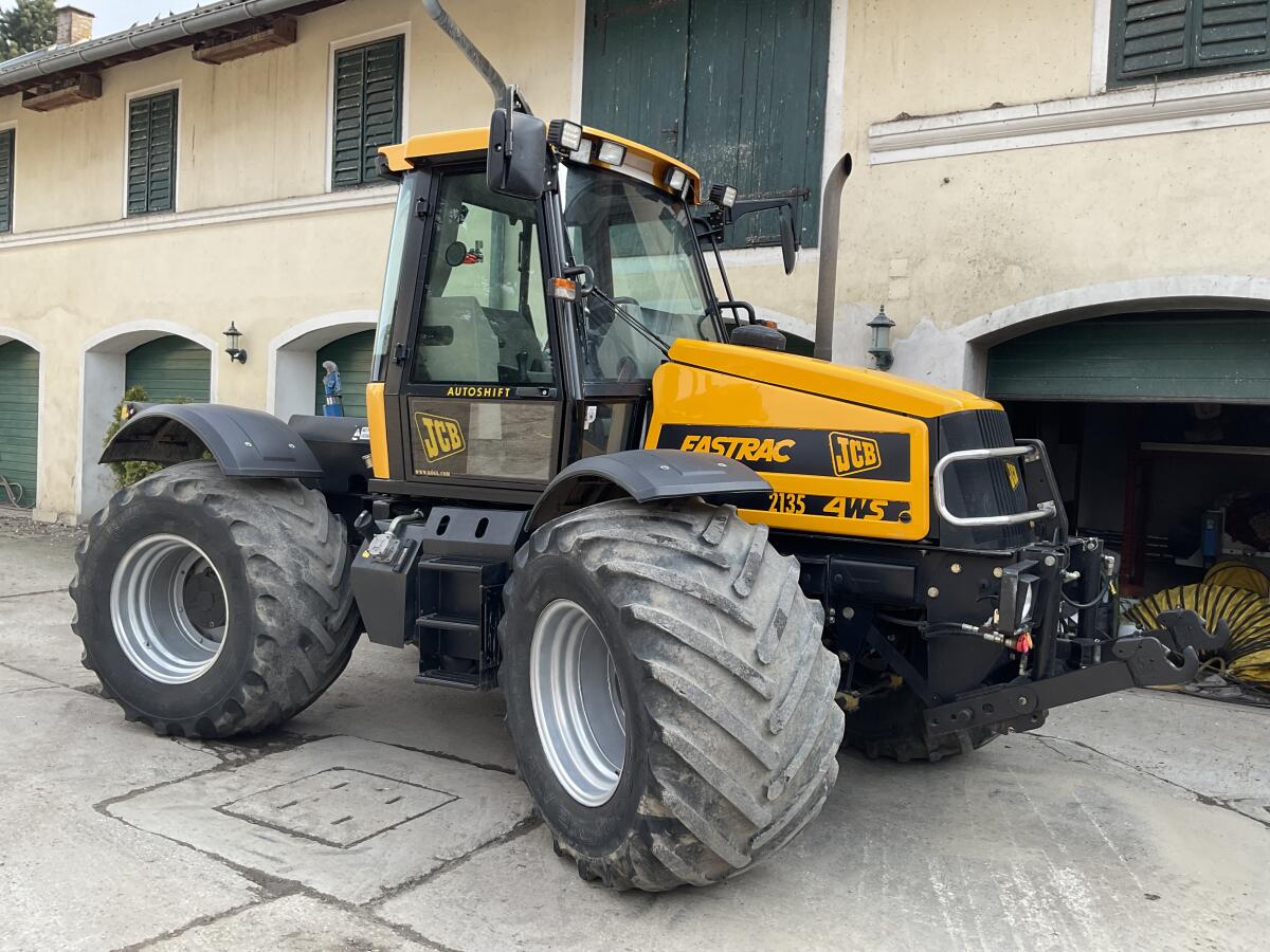 JCB 2135 4WS Fastrac 2