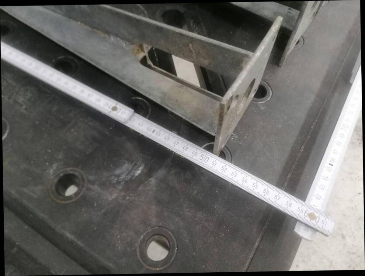 6 Stk. Einschlagbodenhülsen 3