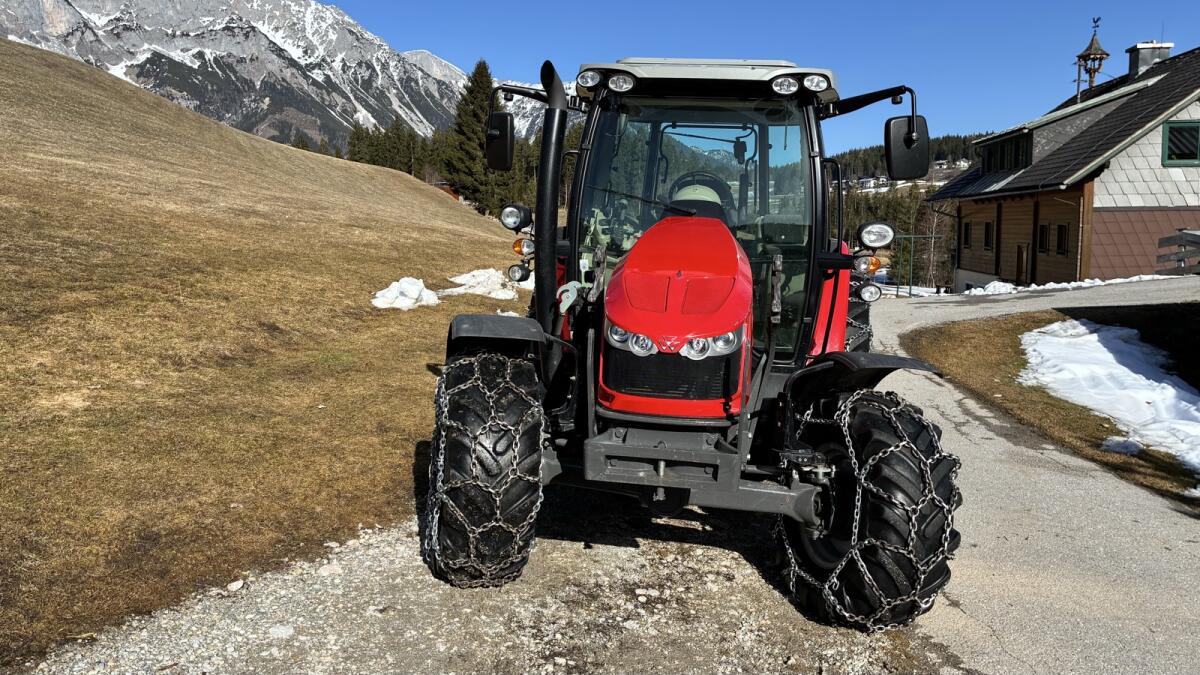 Massey Ferguson Traktor 2