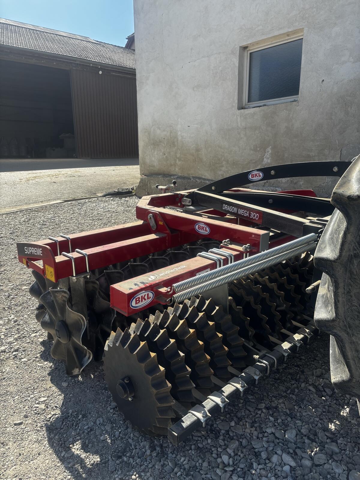 Frontpacker Dragon Mega 300 2