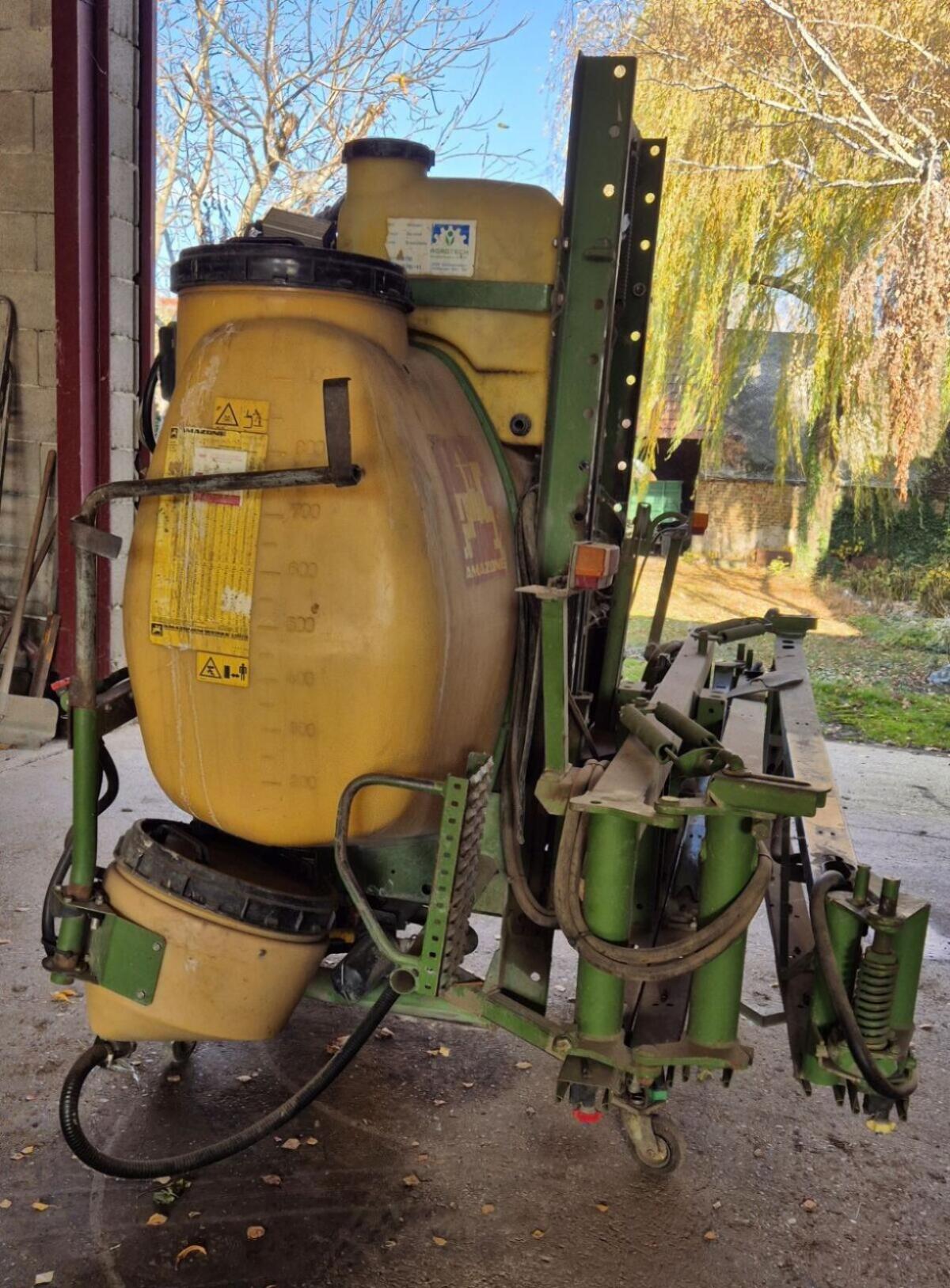 AMAZONE UF800 Anbaufeldspritze 3