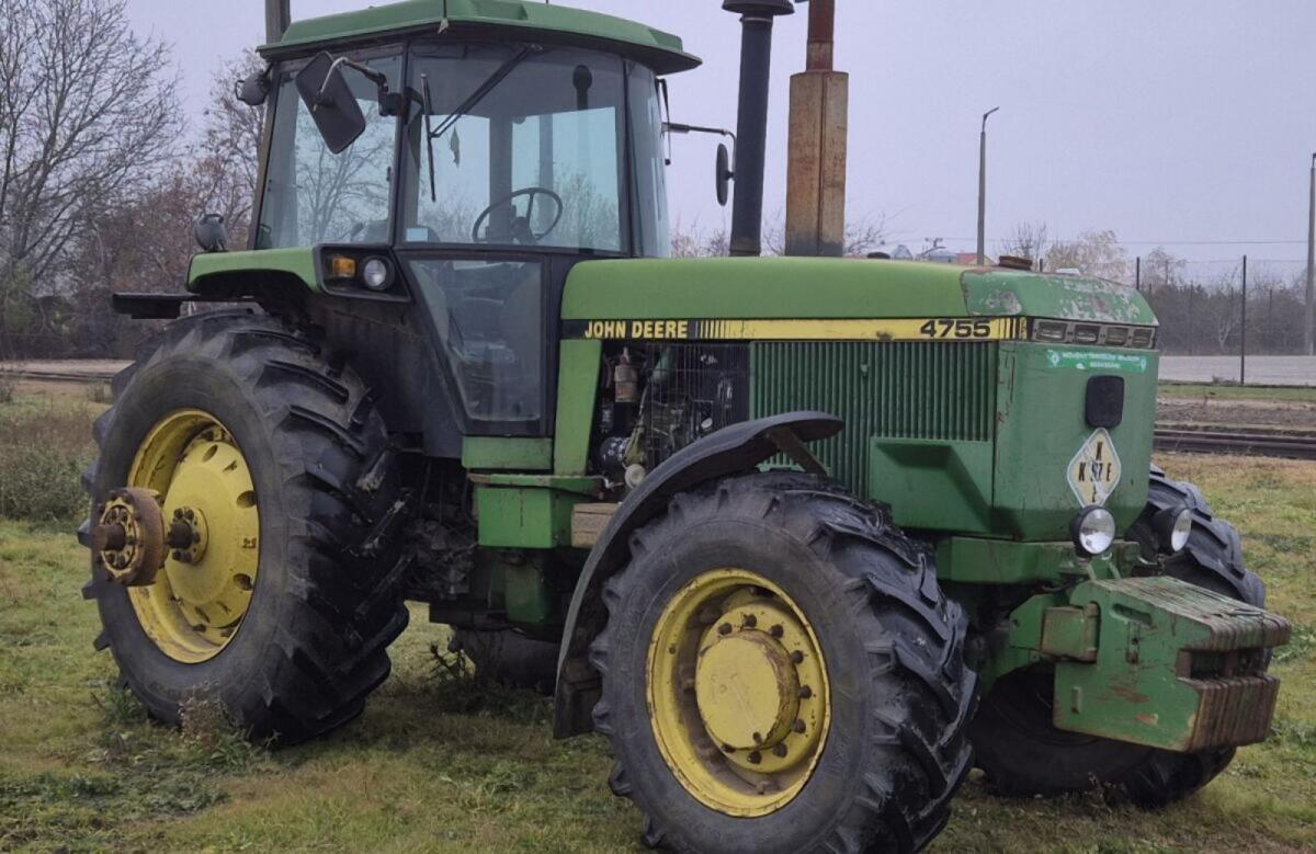 John Deere 4755 2