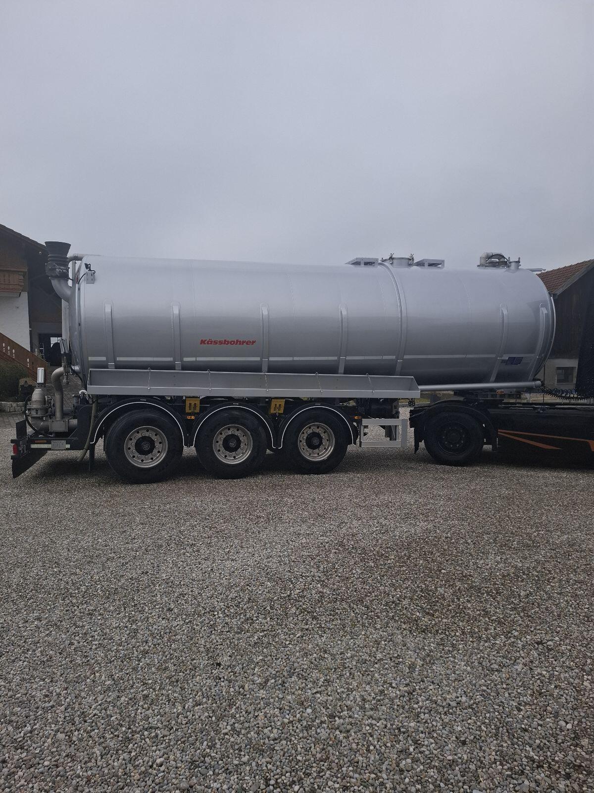 Tank-Sattelauflieger 3