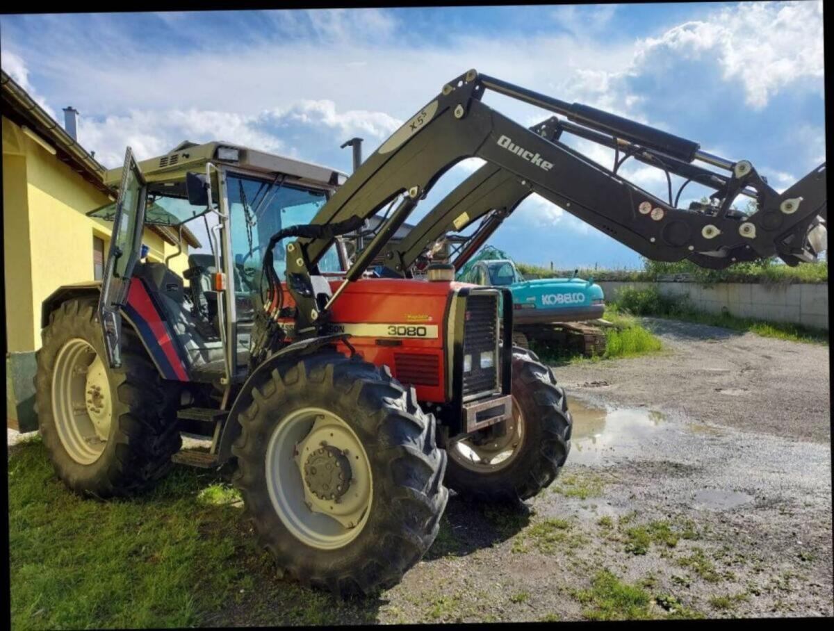Massey Ferguson 3080 mit Frontlader 2