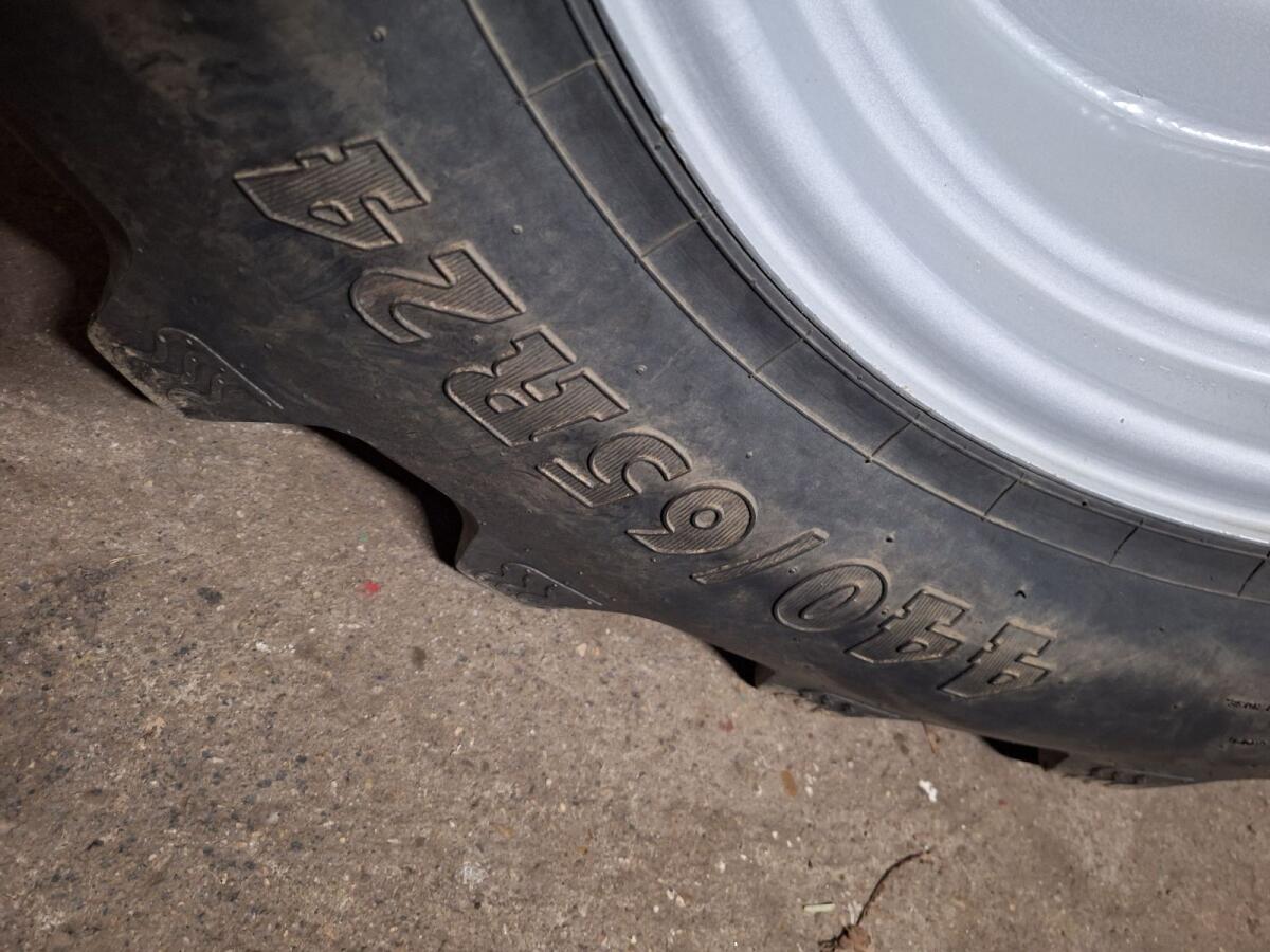 Kompletträder MF 5609 3