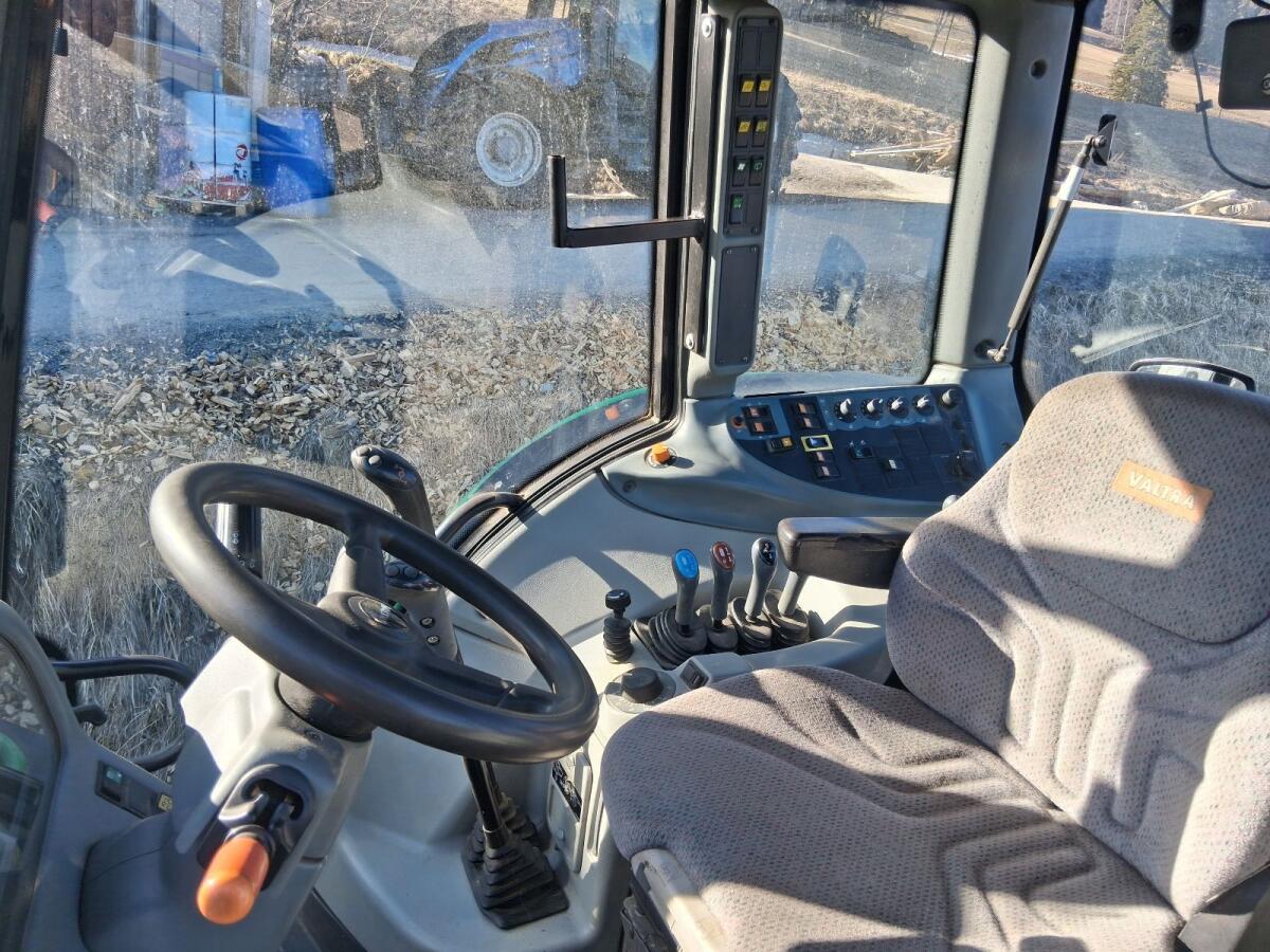 Valtra N141 3