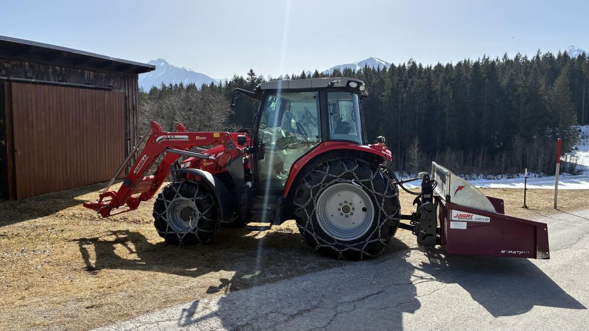 Massey Ferguson Traktor 3