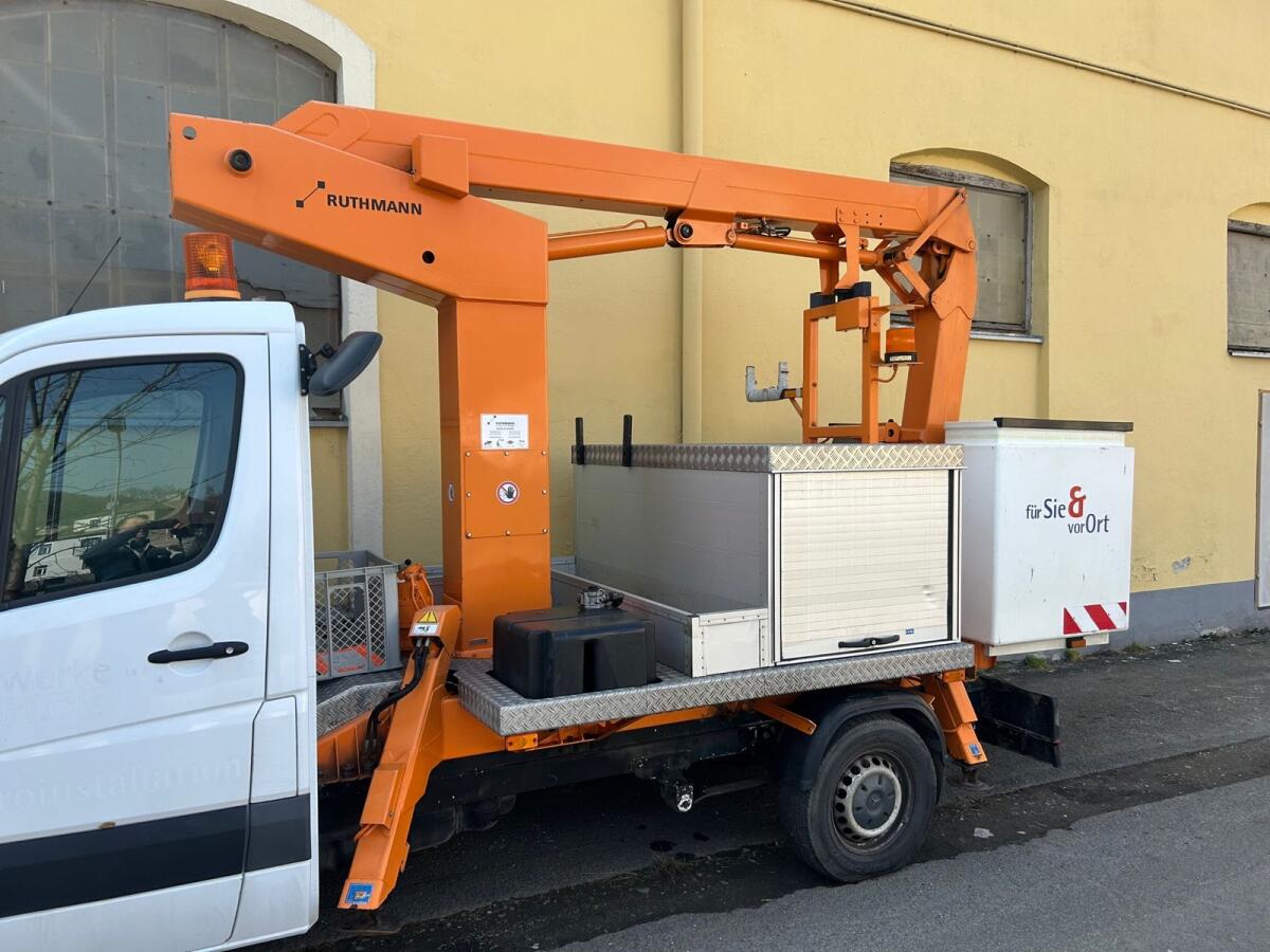 Mercedes Benz Sprinter mit Hebebühne 2