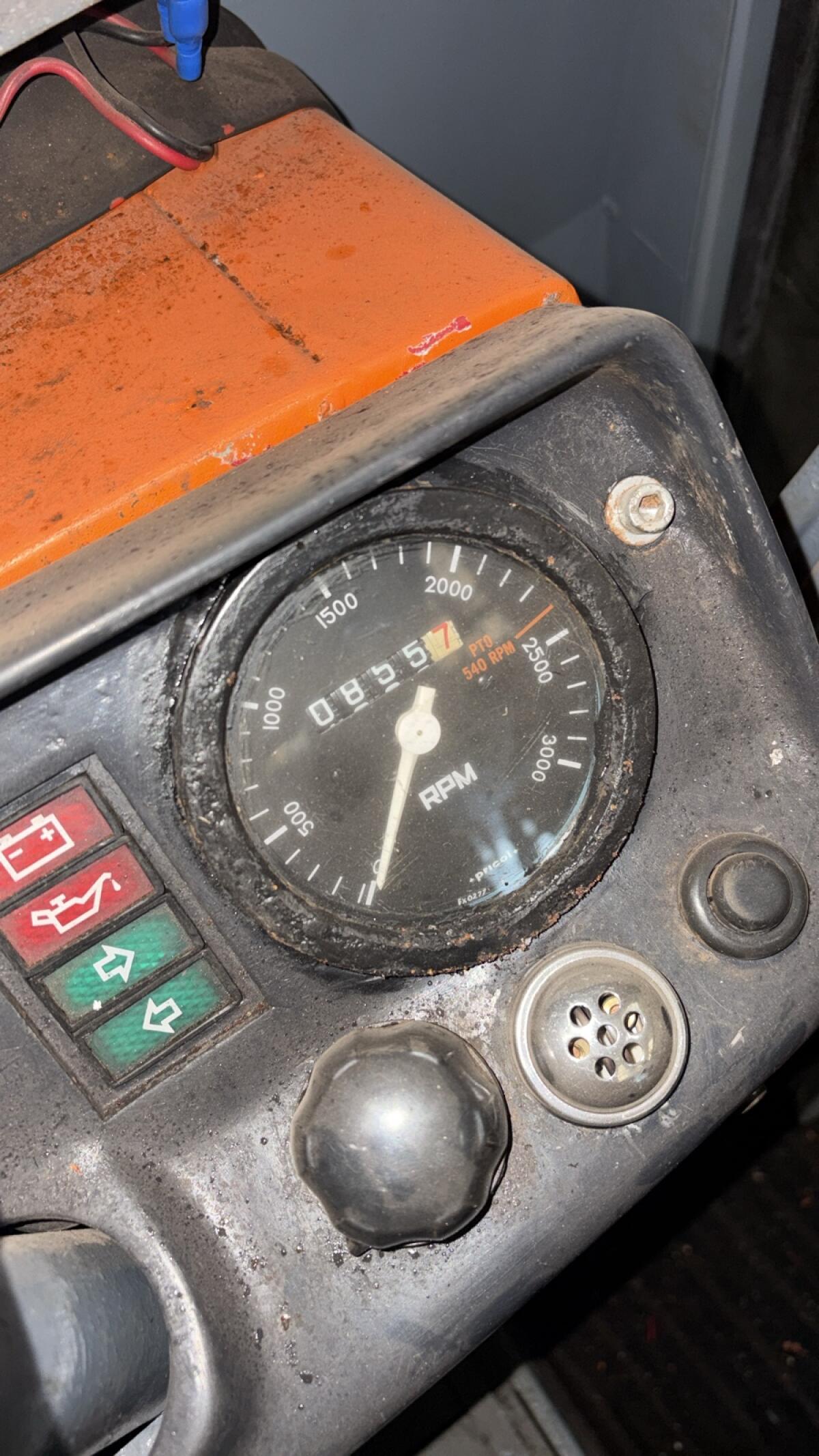 Mitsubishi mit Winterausrüstung Traktor 3