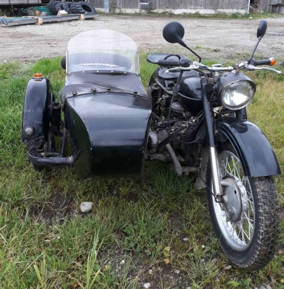 Ural mit Beiwagen 3