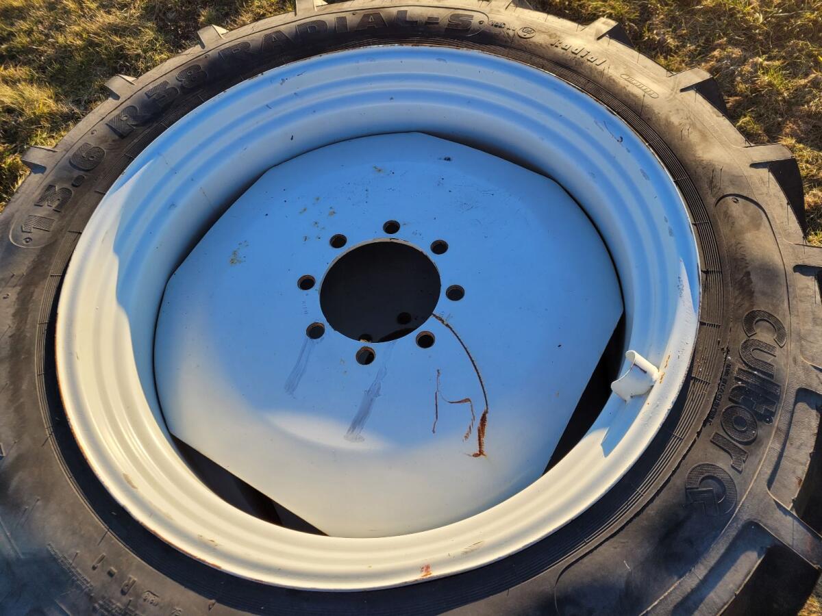 Steyr 8080 Hinterreifen 3