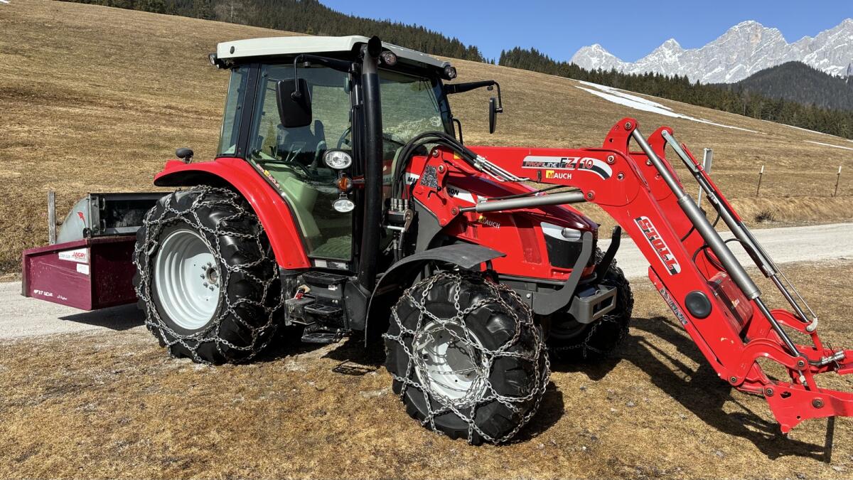 Massey Ferguson Traktor 2